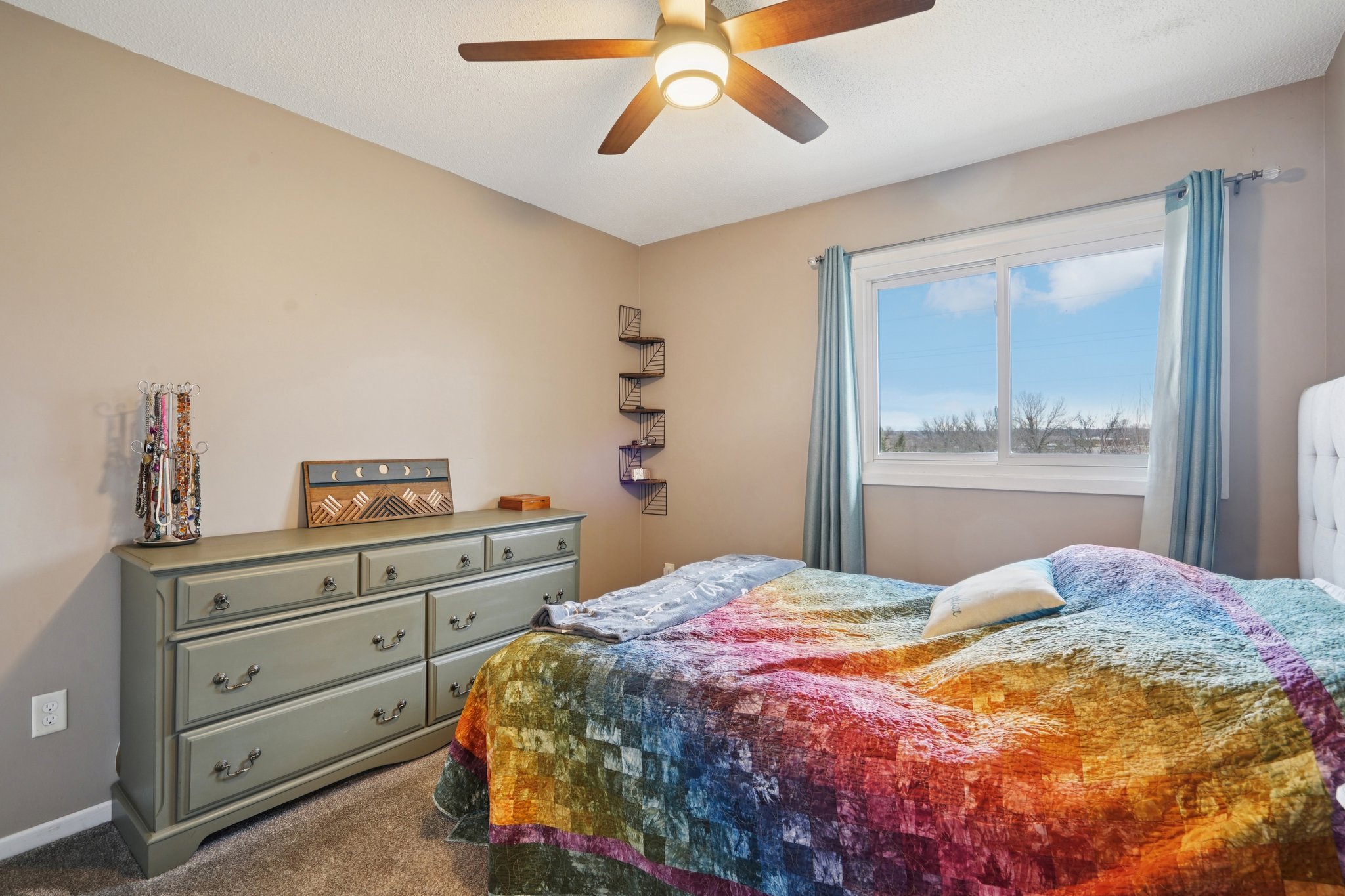 Eastview Cir-S1103-029.jpg