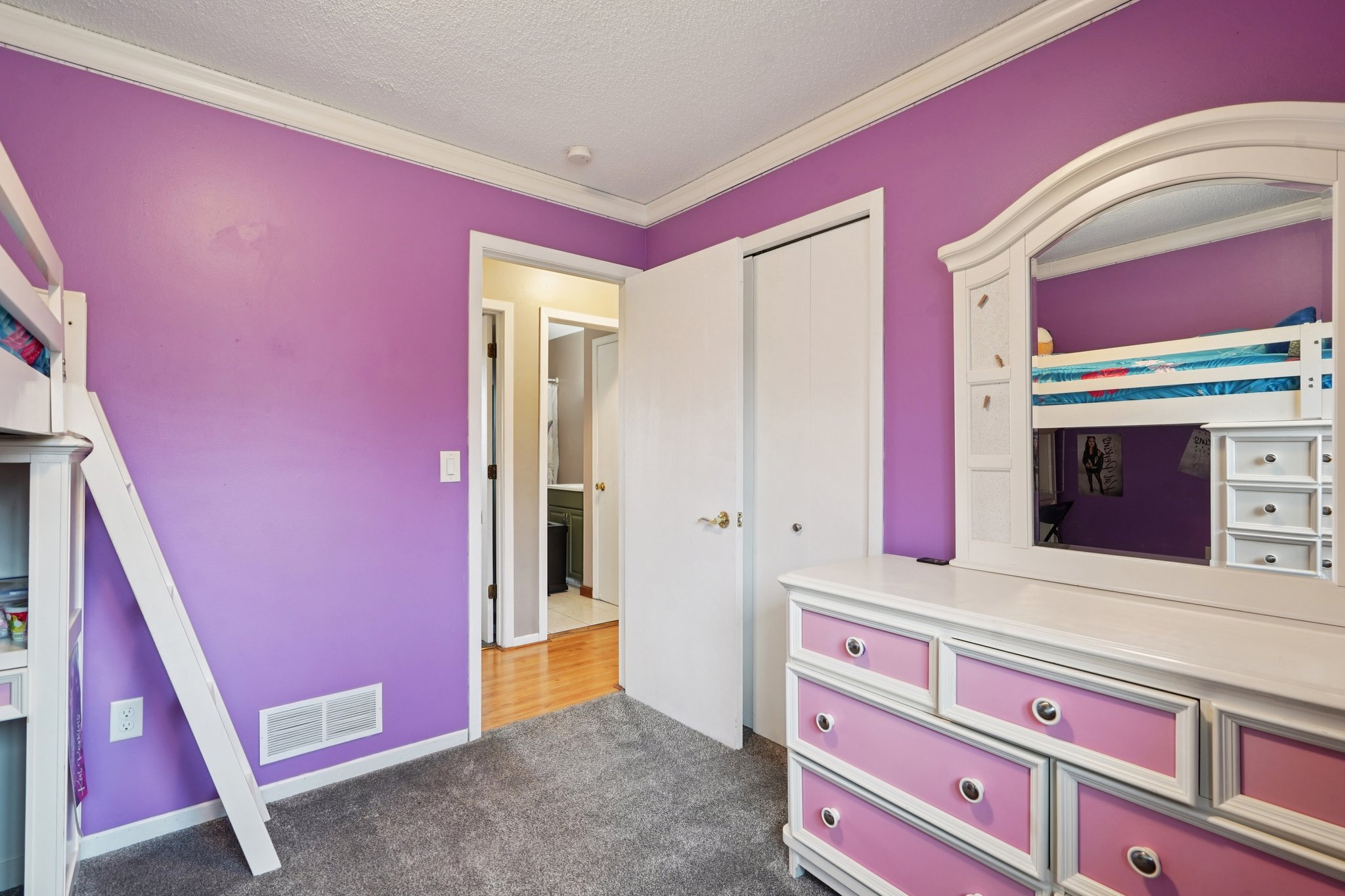 Eastview Cir-S1103-032.jpg