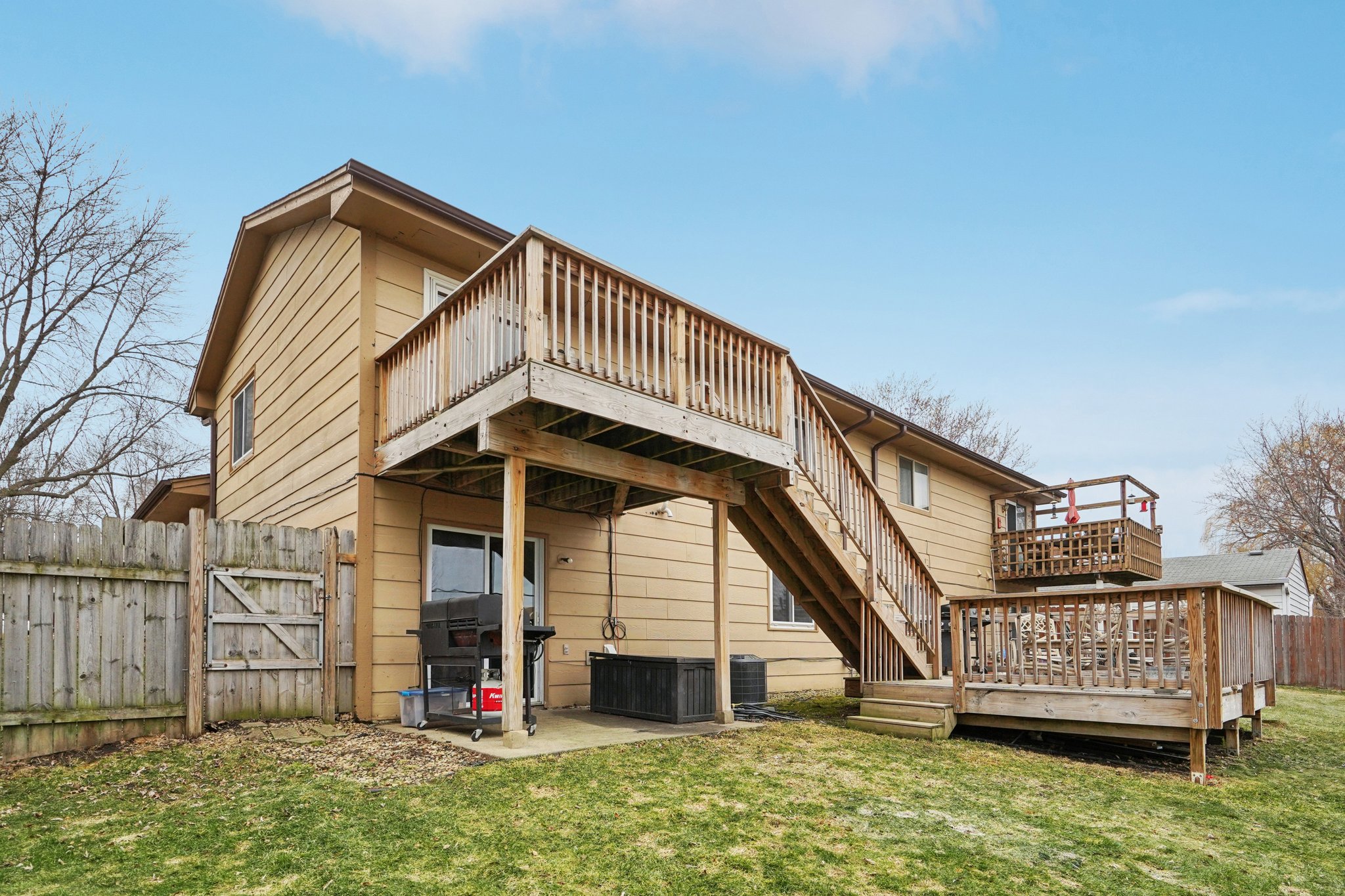 Eastview Cir-S1103-036.jpg