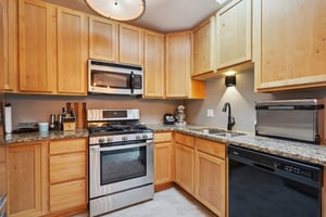 Eastview Cir-S1103-013.jpg