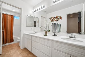 Kemp Dr-S1610-026.jpg