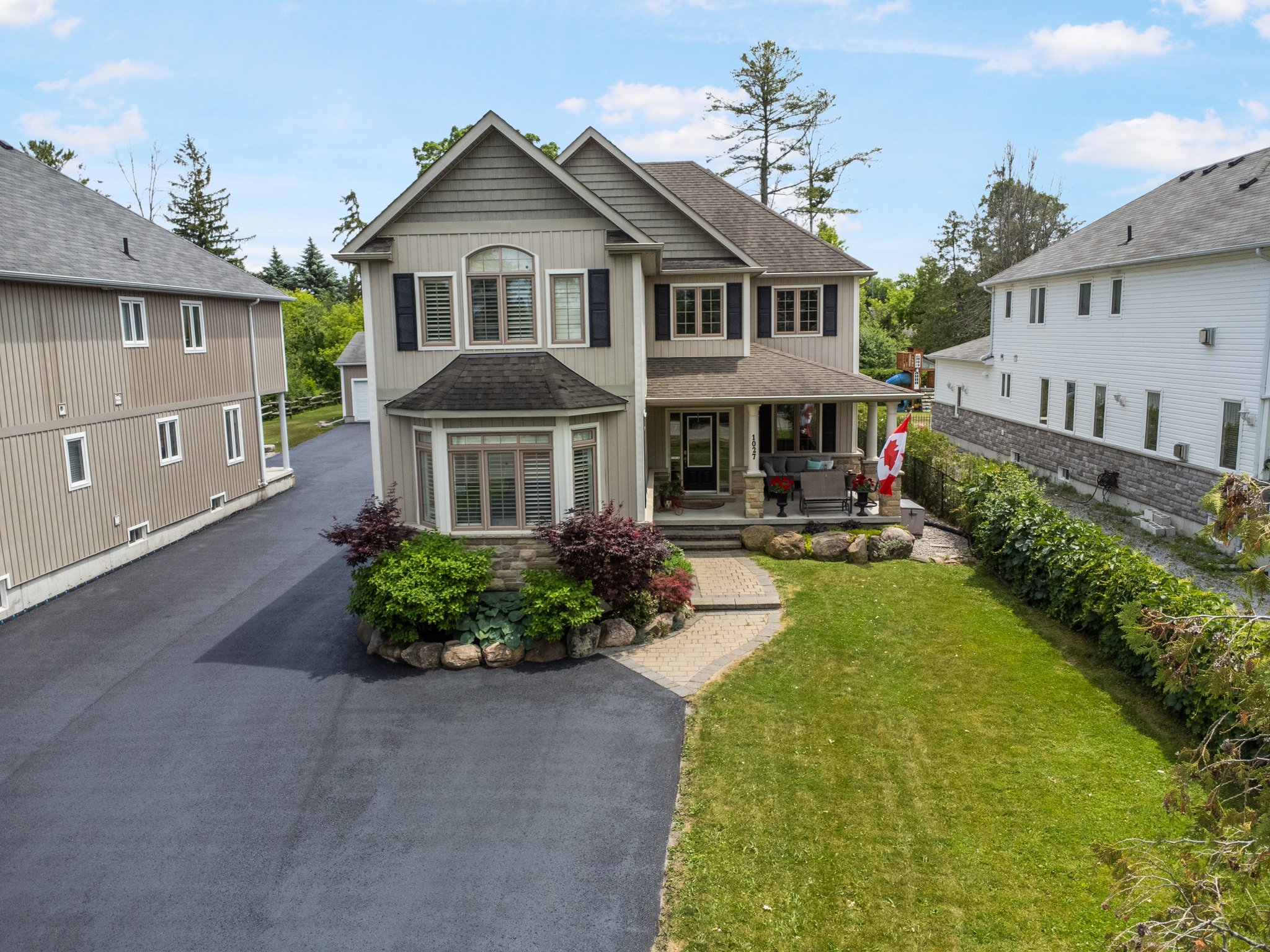 1027 Lake Dr N, ON L4P 3E9 REALPix Interior & Real Estate