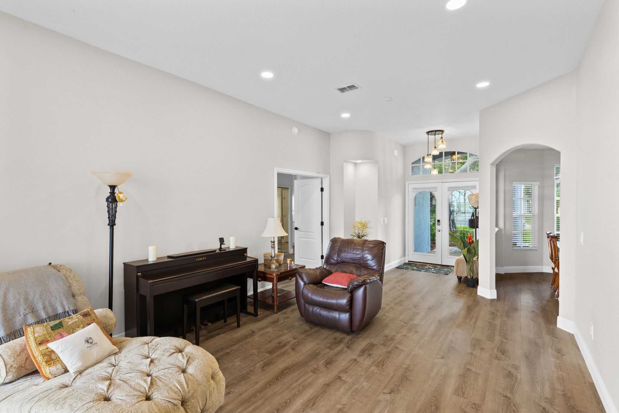 Living Room/Foyer