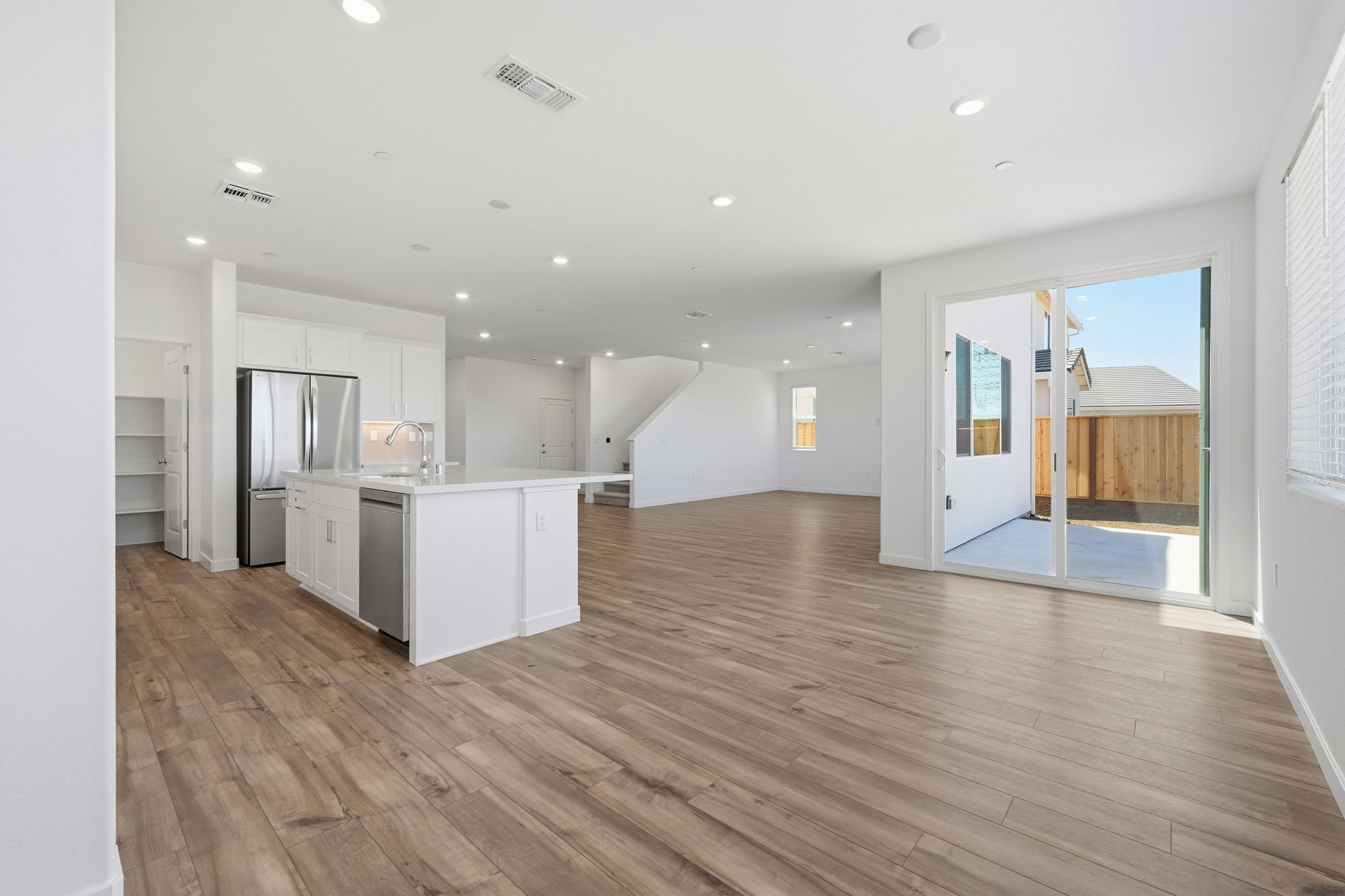 011_F8_1028 Bluebell Cir