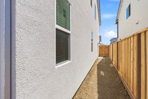 042_F8_1028 Bluebell Cir
