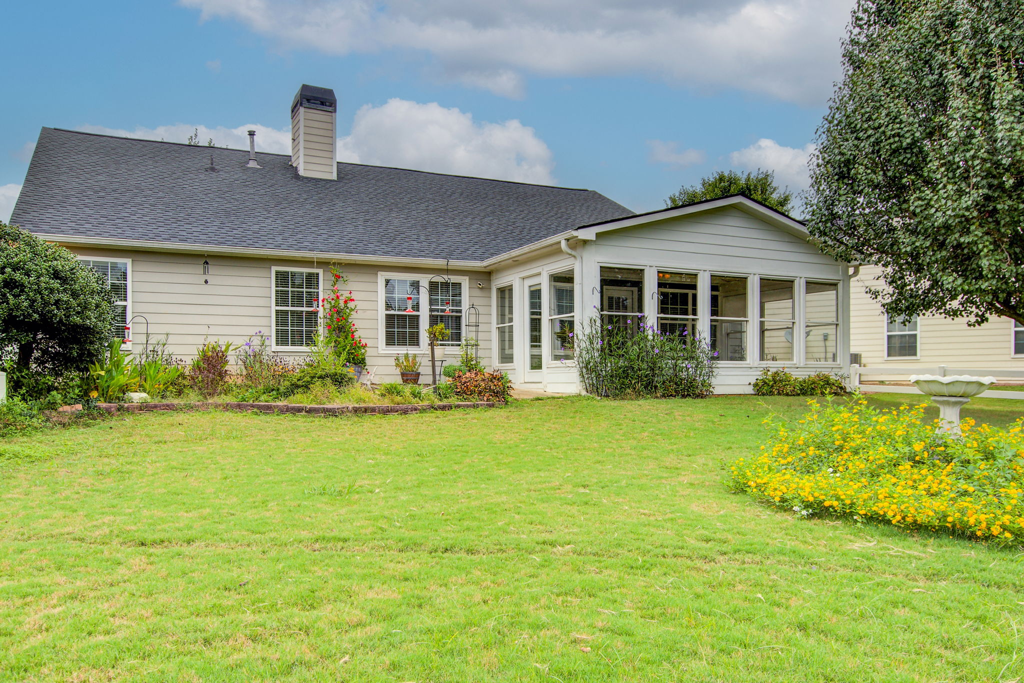 33 Exterior Rear w Yard
