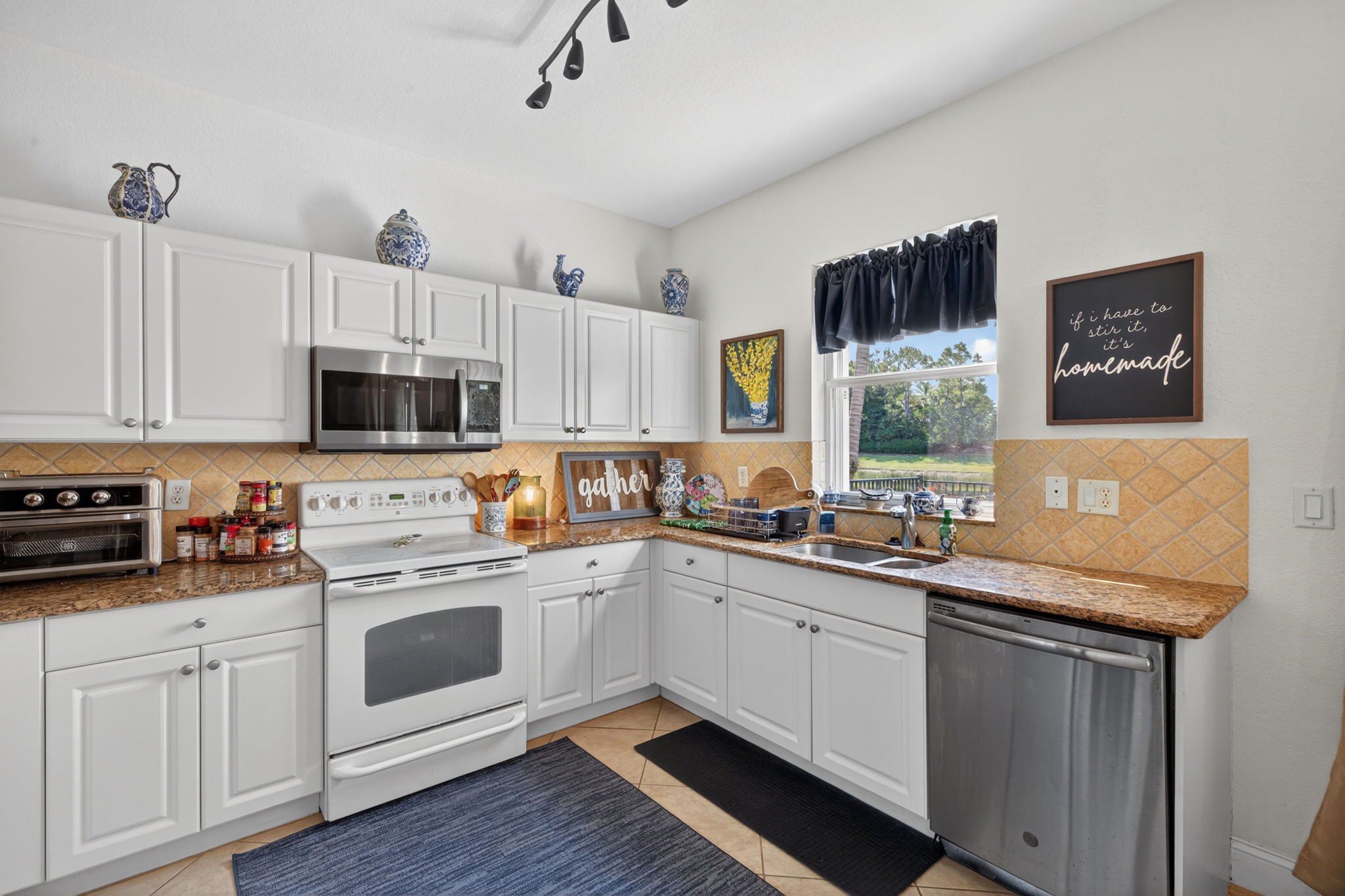 Kitchen 1 of 3