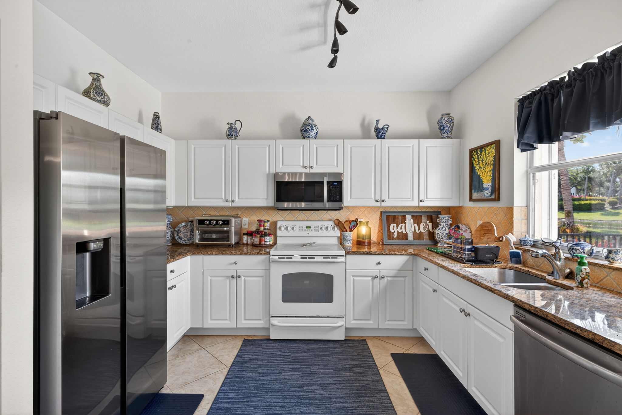 Kitchen 2 of 3