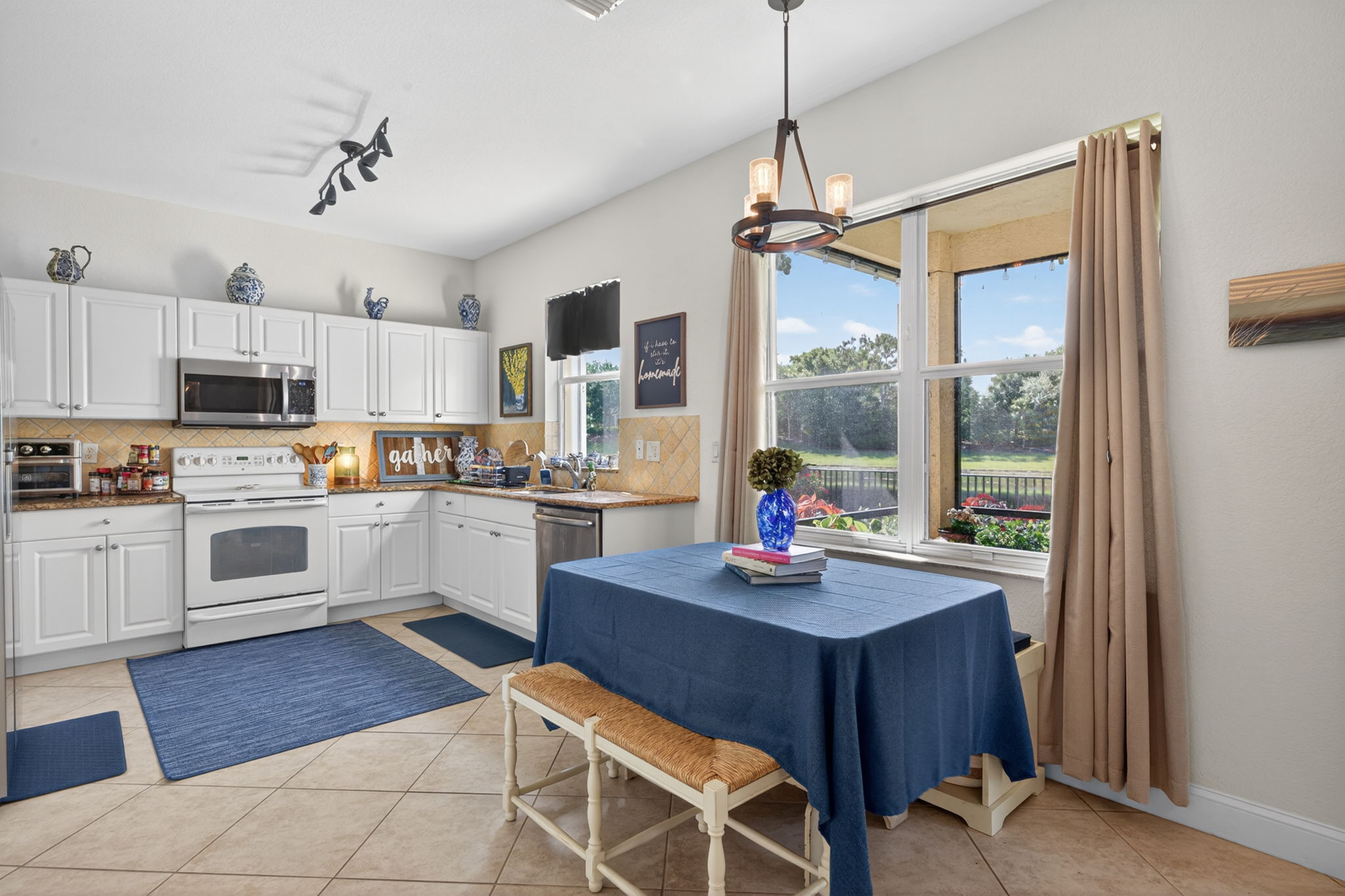Breakfast Nook 1 of 2