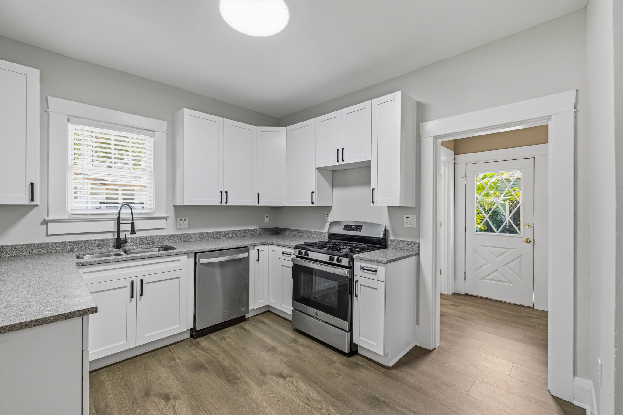 11 - 1029 E Powhatan Ave, Tampa, FL 33604