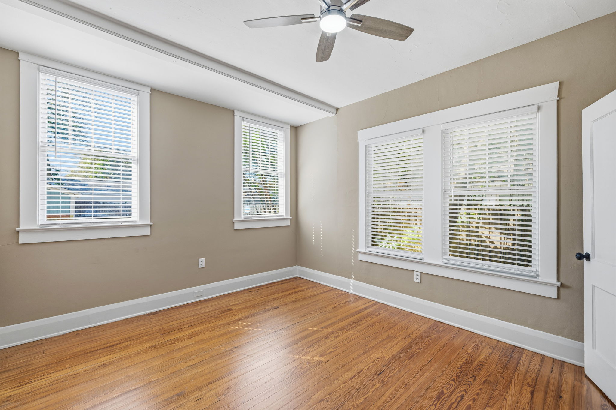 15 - 1029 E Powhatan Ave, Tampa, FL 33604