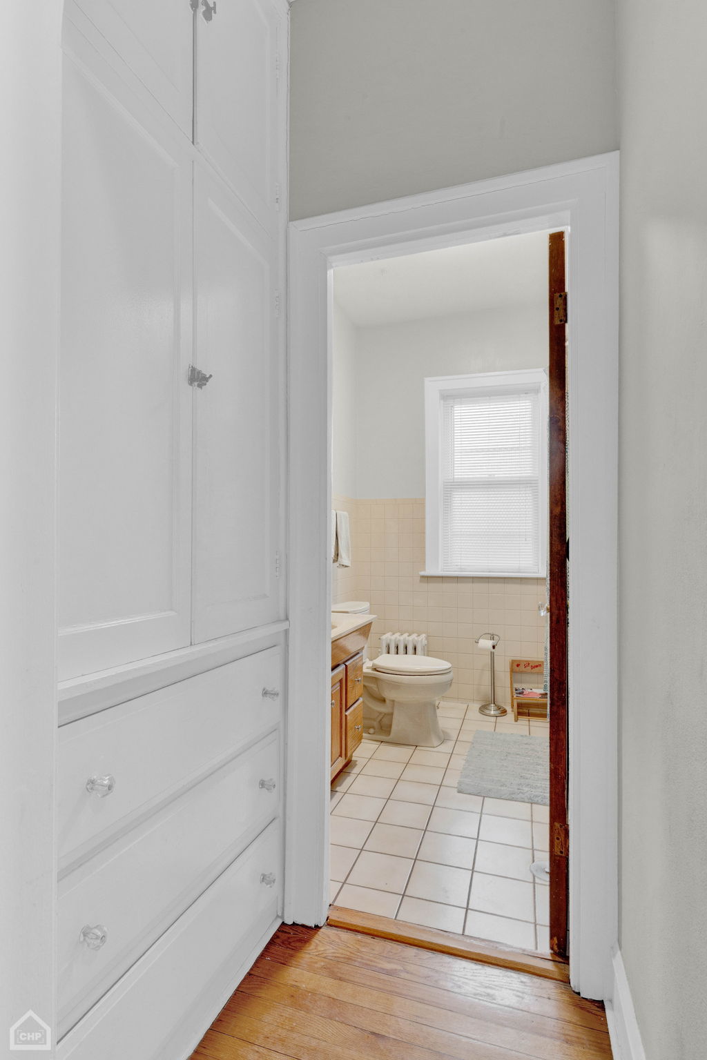 Built-in linen closet with drawers, in both units