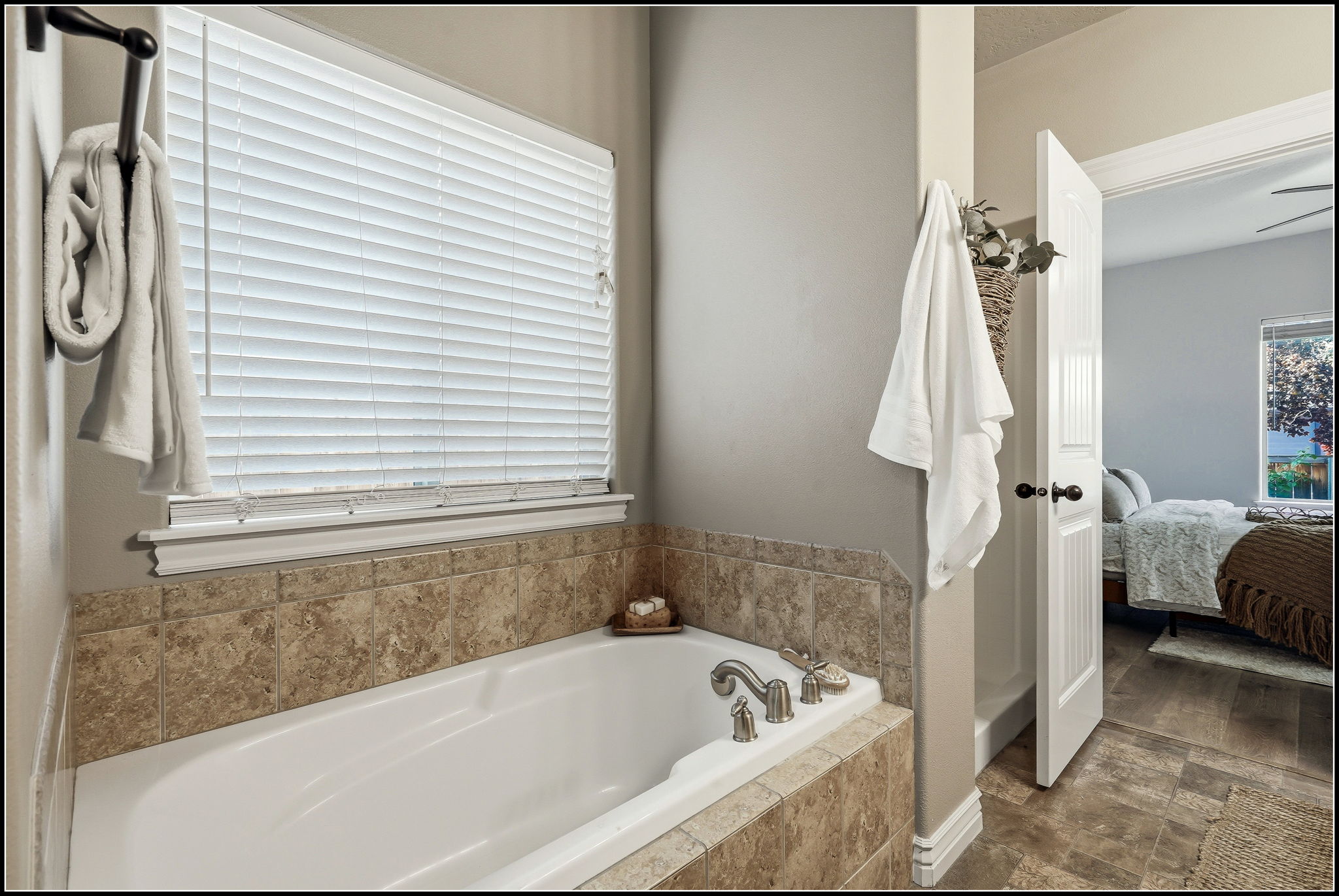 Master 5 Pc Bathroom - Soaker Tub