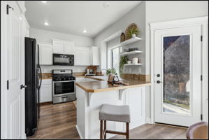 Kitchen with Breakfast Bar