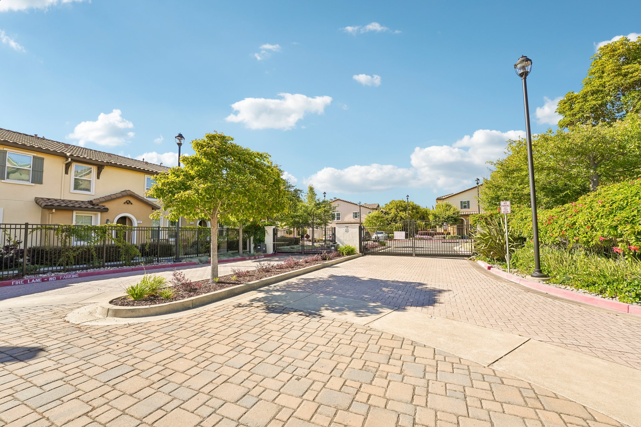 Arcangel Way-S2407-053.jpg