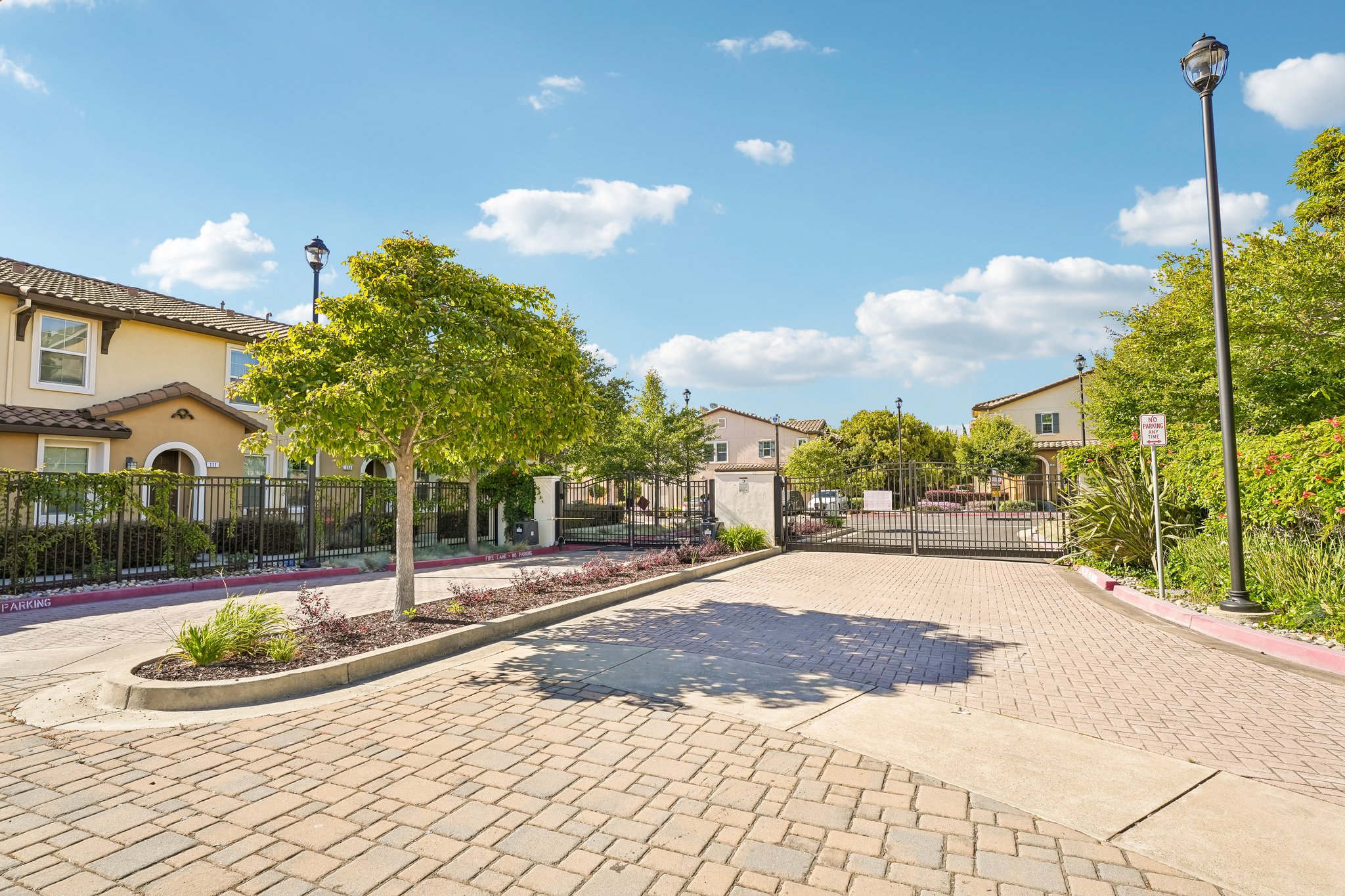 Arcangel Way-S2407-054.jpg