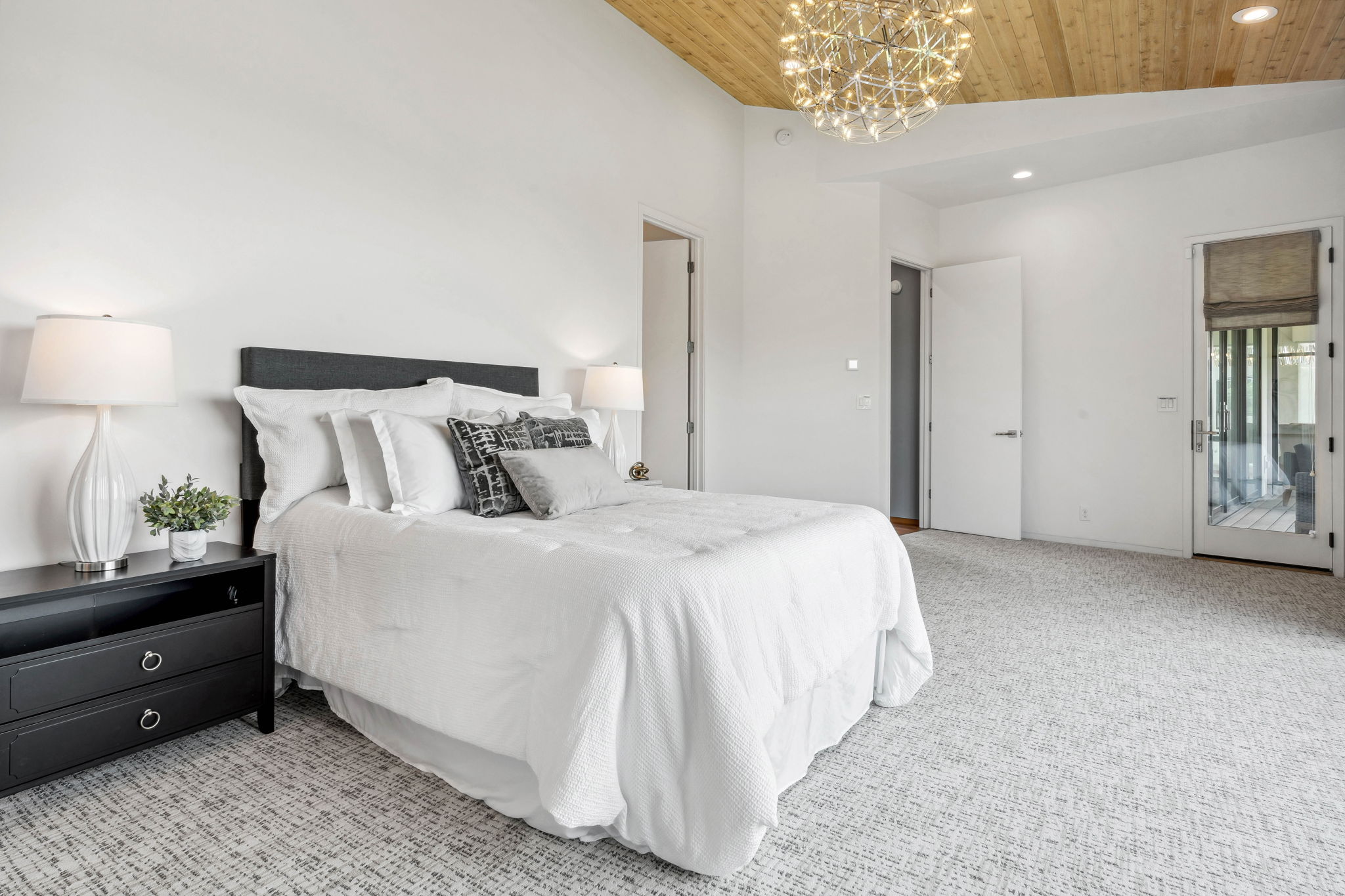 Owners Suite w/door to patio