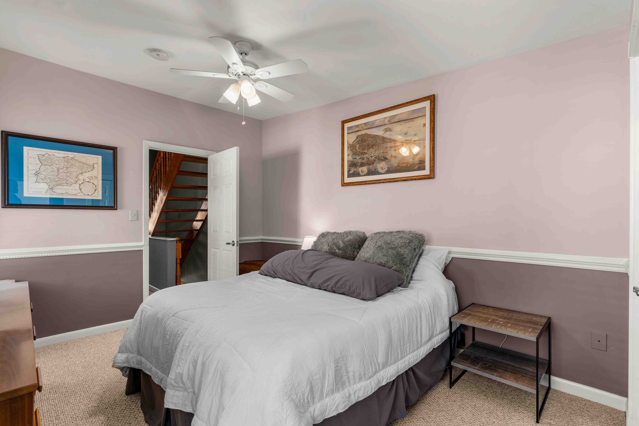 21. Upper bedroom.jpg