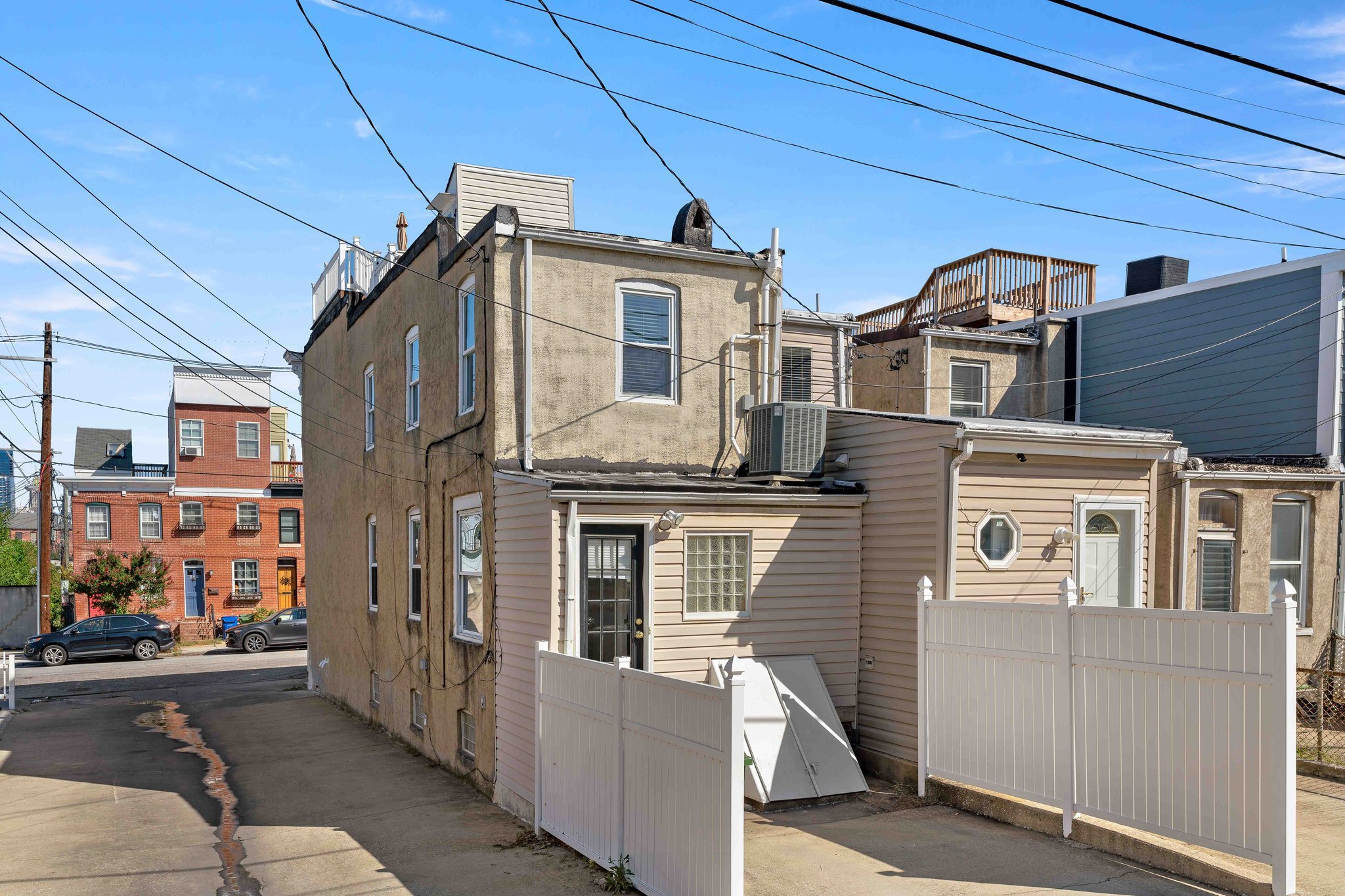 41. Back exterior.jpg