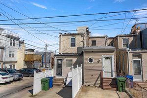 40. Back exterior.jpg