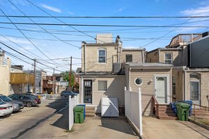 39. Back exterior.jpg