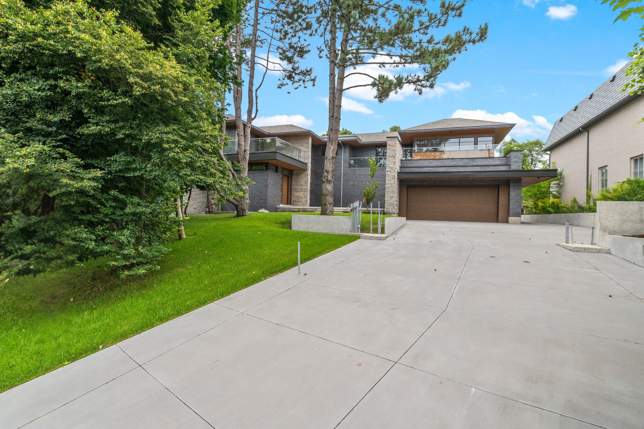 103 Old Colony Rd Toronto, ON M2L 2K3