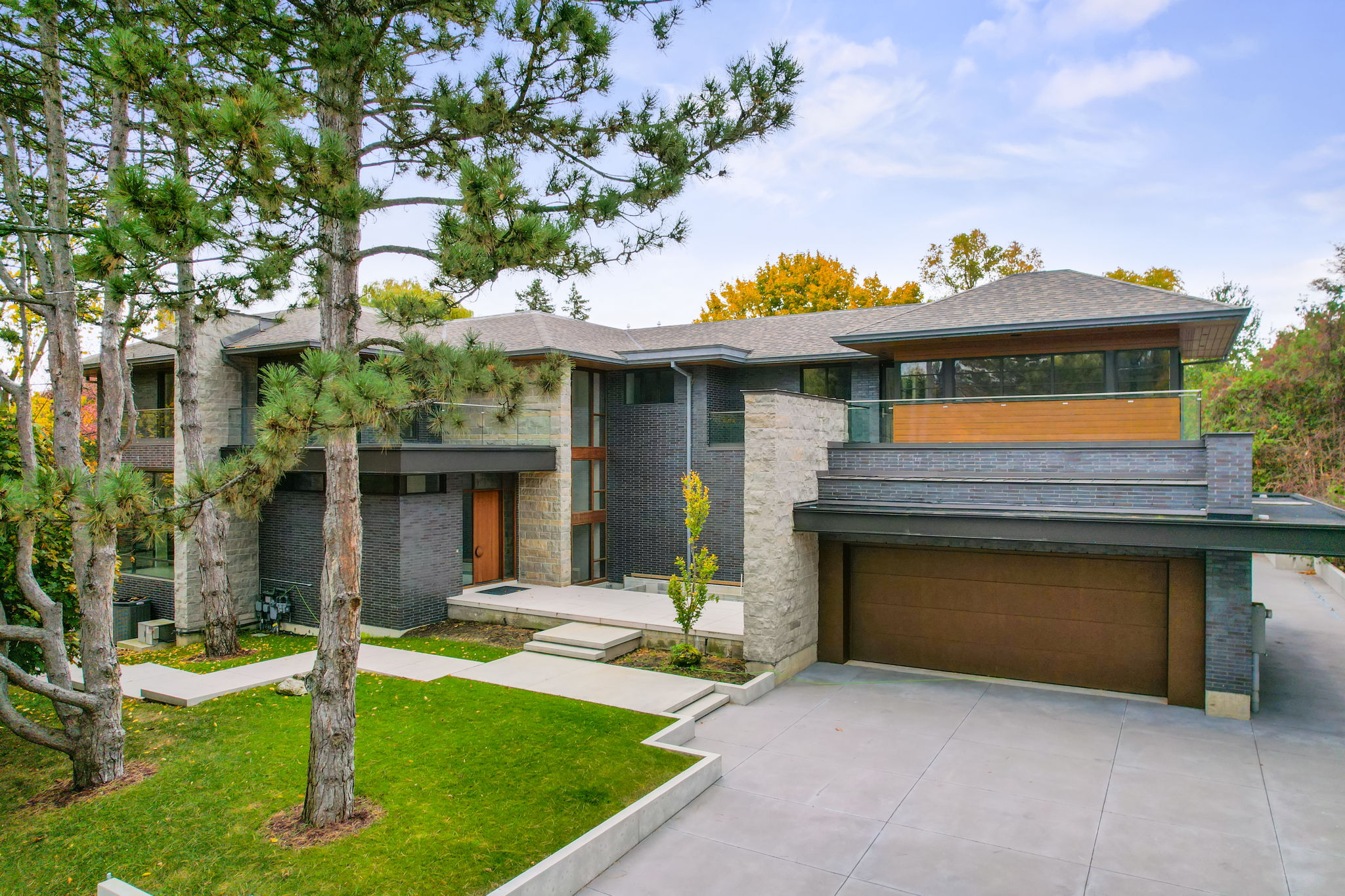 103 Old Colony Rd Toronto, ON M2L 2K3