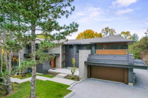 103 Old Colony Rd, Toronto ON — real estate photography by Amazing Photo Video