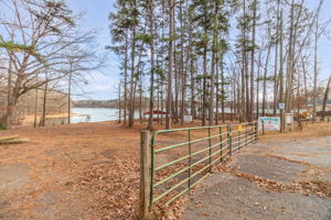 103 Robin Hood Rd-32