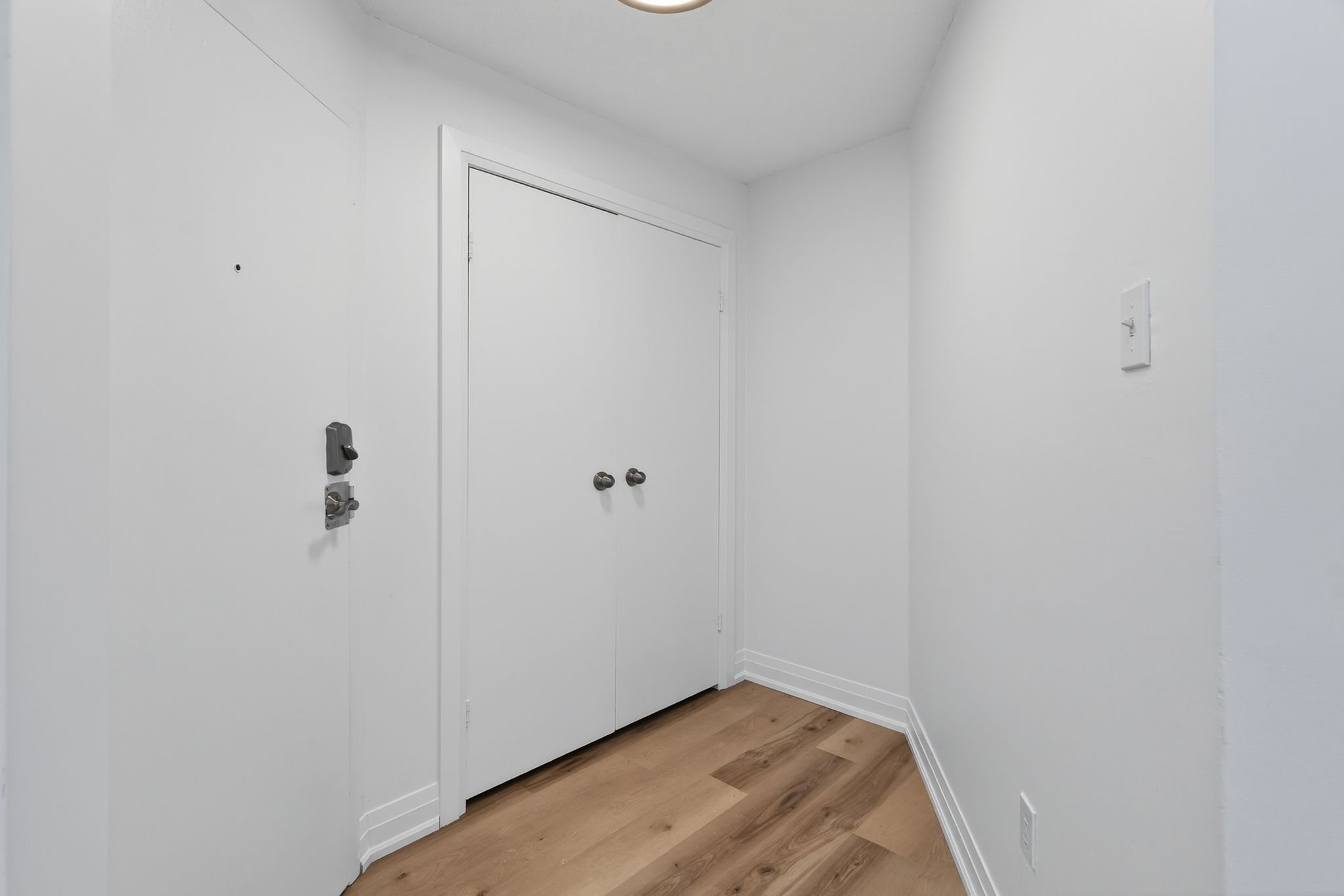 103 Thomas St Unit 104 Oakville, ON L6J 1H5
