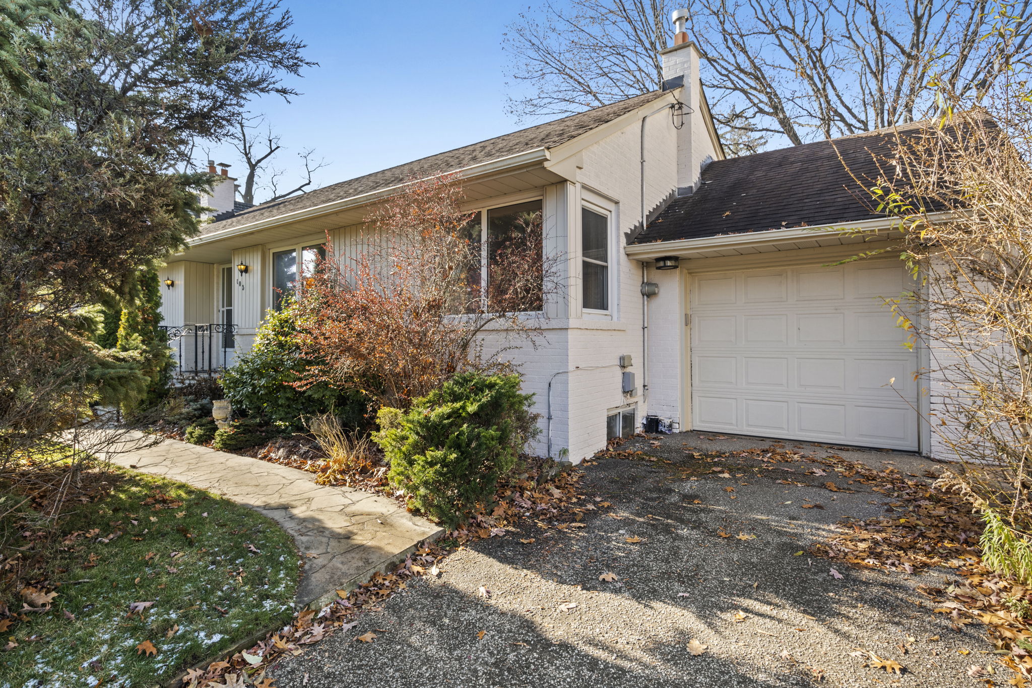103 Valecrest Dr Toronto, ON M9A 4P5