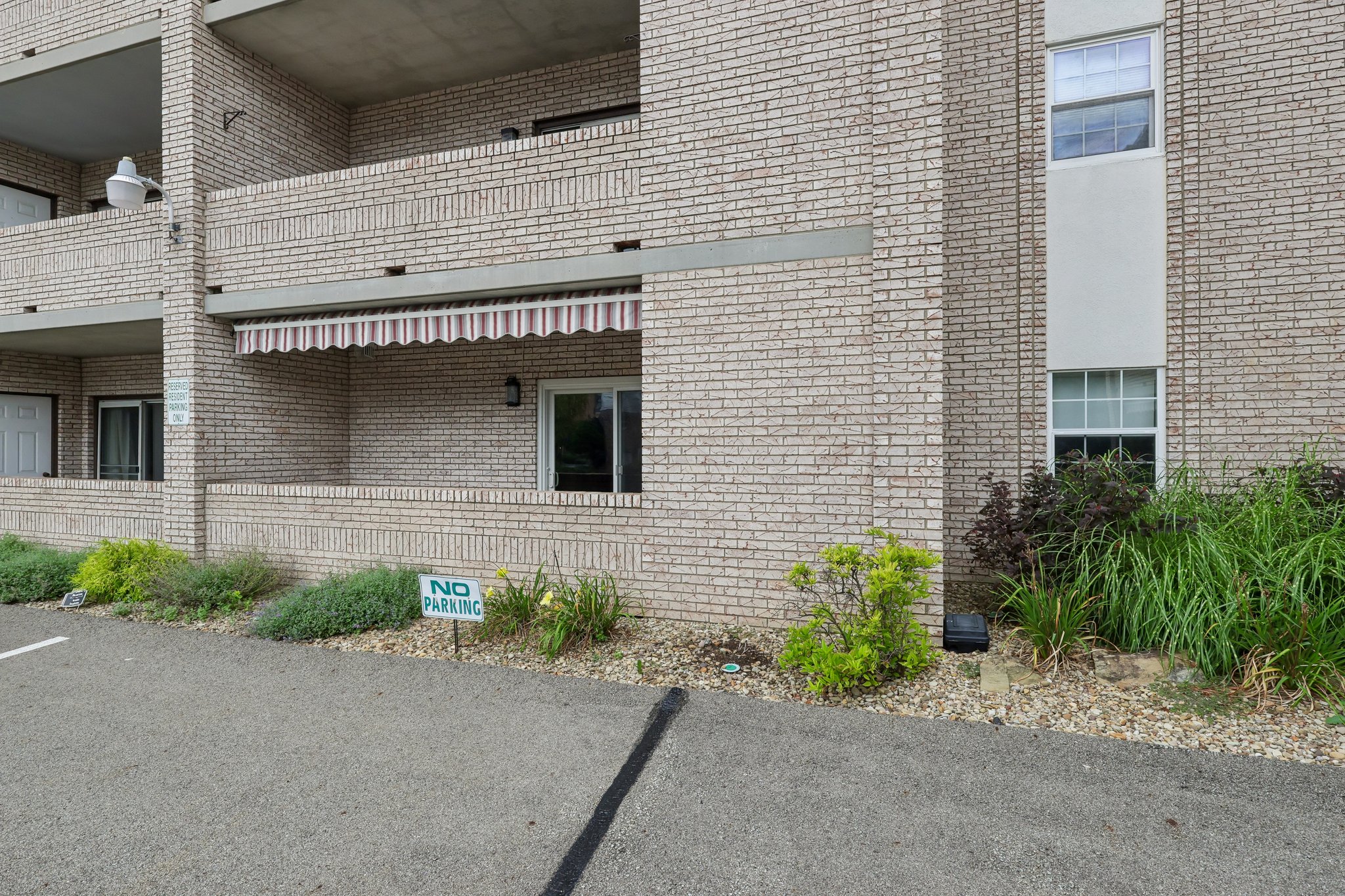 Woodstone Ln 33-1108-901.jpg