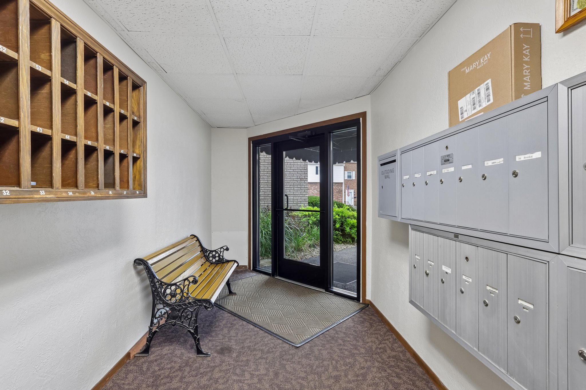 Woodstone Ln 33-1108-902.jpg