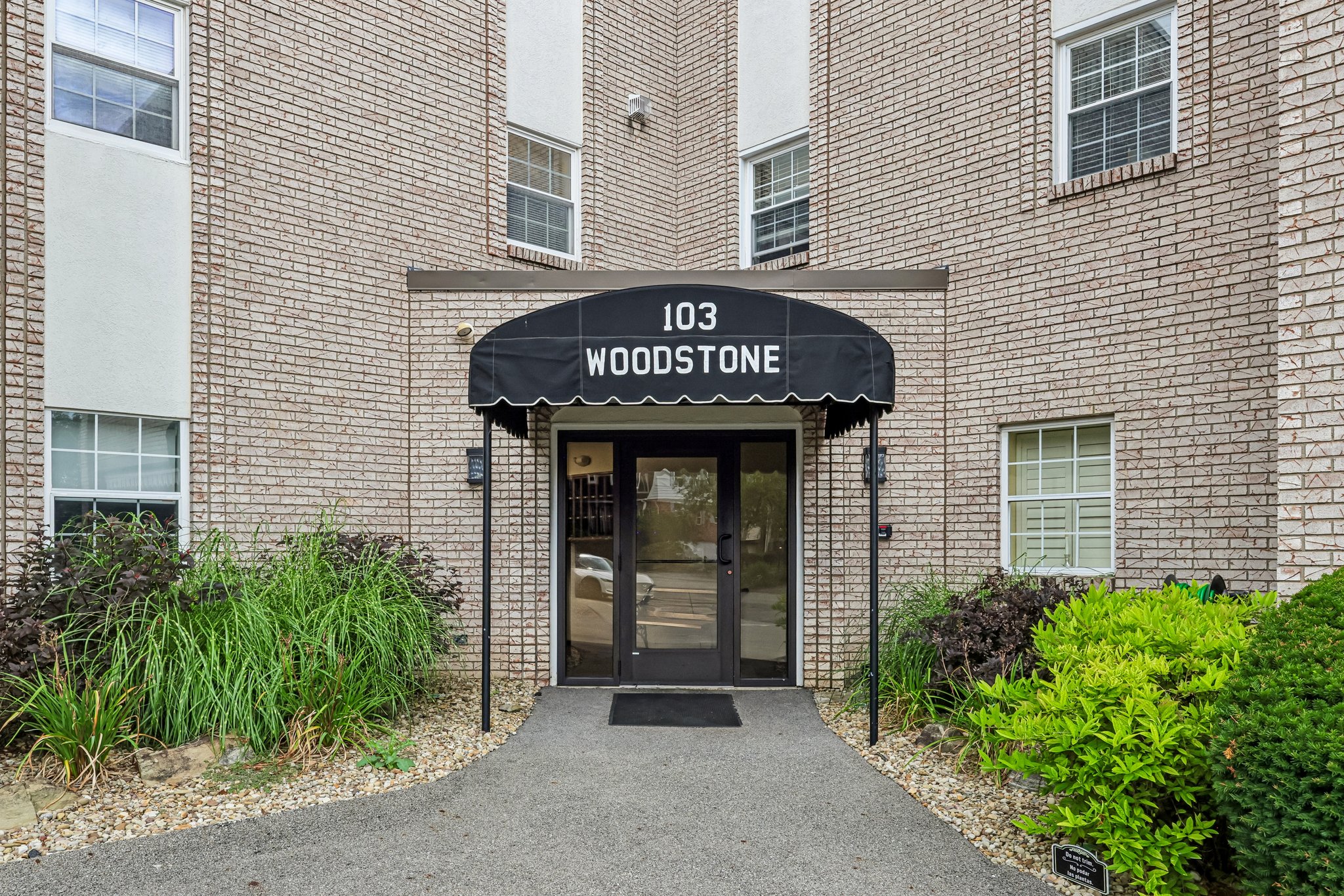 Woodstone Ln 33-S1108-002.jpg