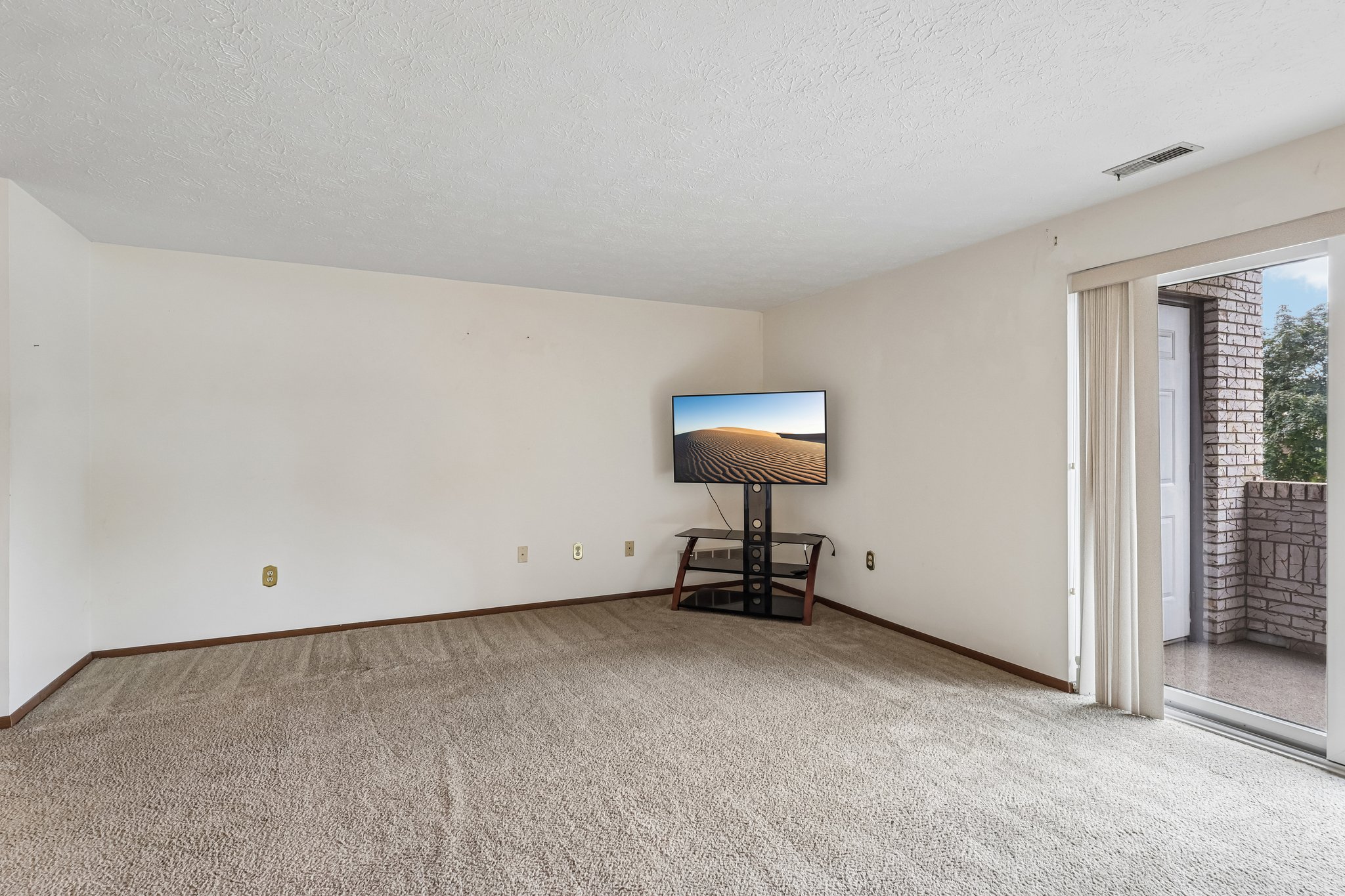 Woodstone Ln 33-S1108-008.jpg