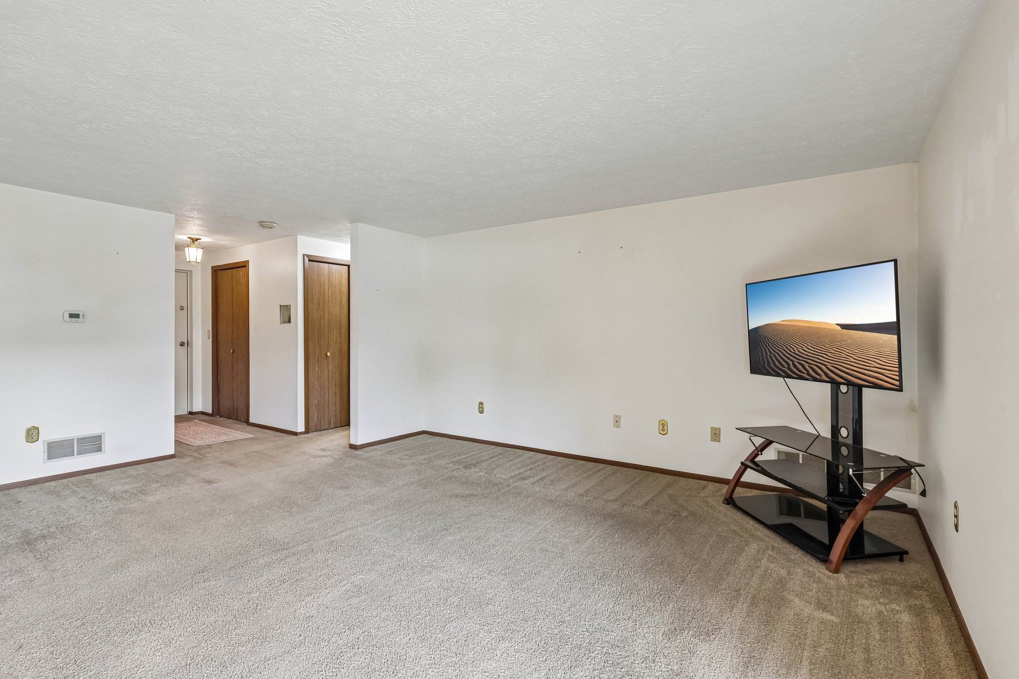 Woodstone Ln 33-S1108-009.jpg
