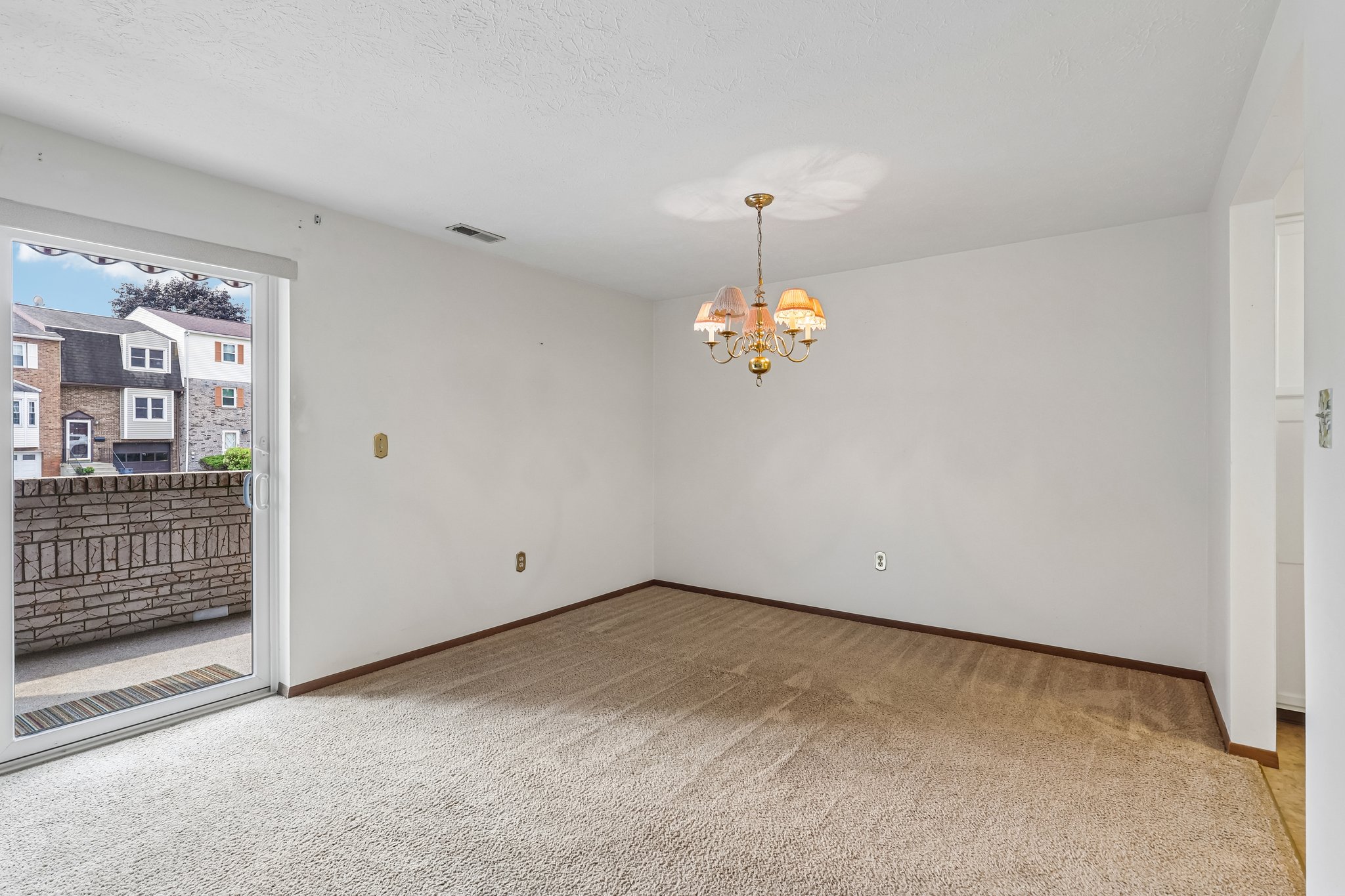 Woodstone Ln 33-S1108-011.jpg