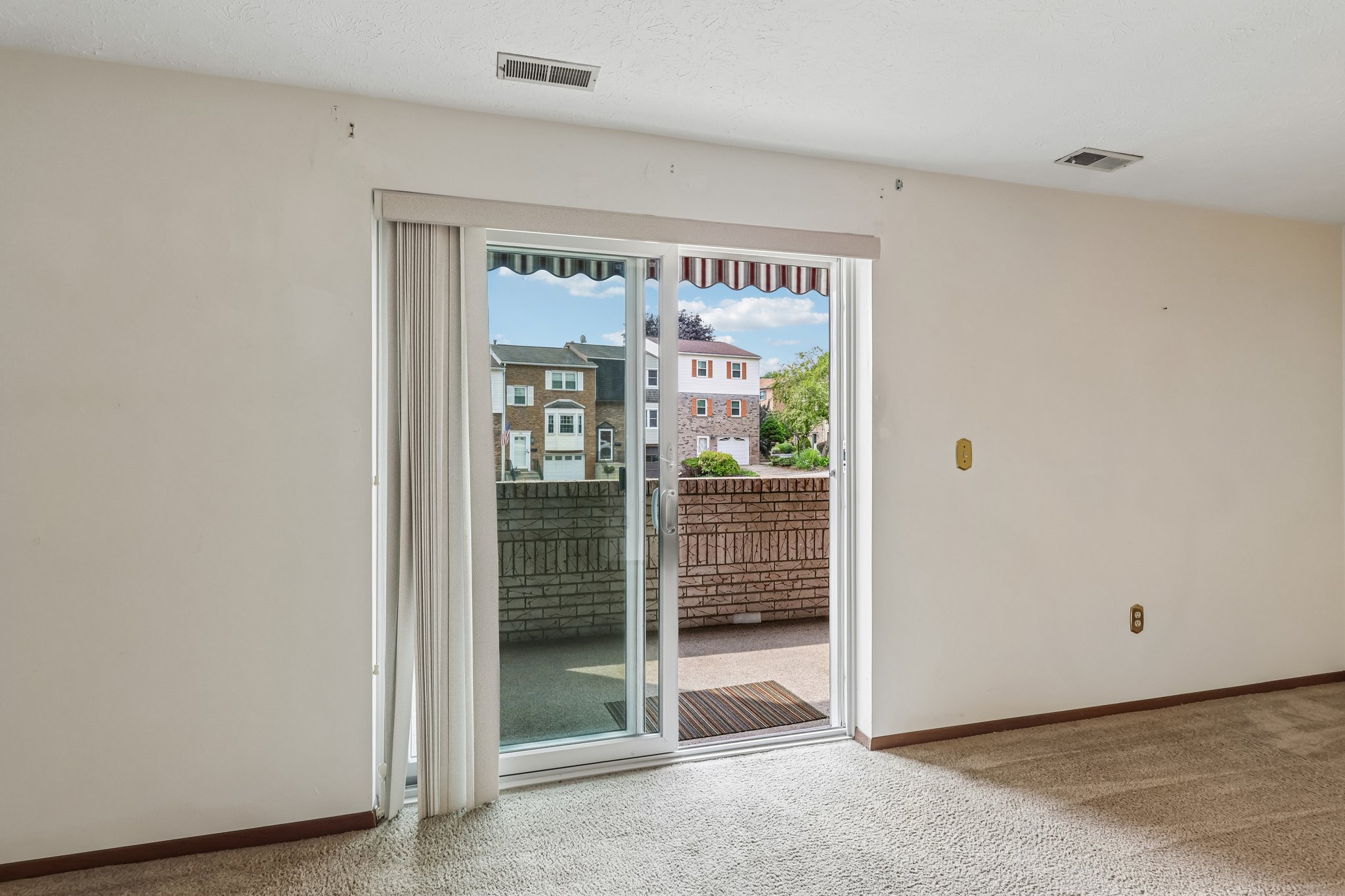 Woodstone Ln 33-S1108-015.jpg