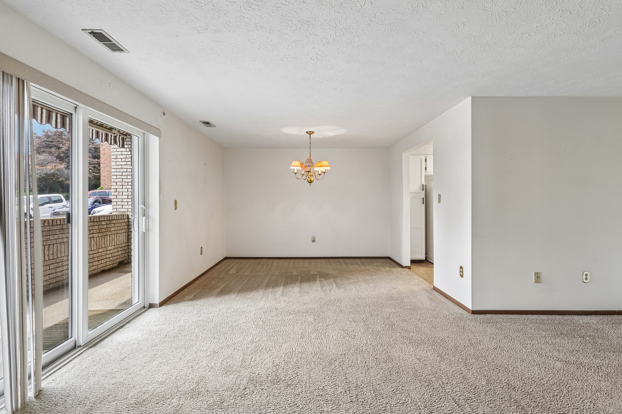 Woodstone Ln 33-S1108-016.jpg