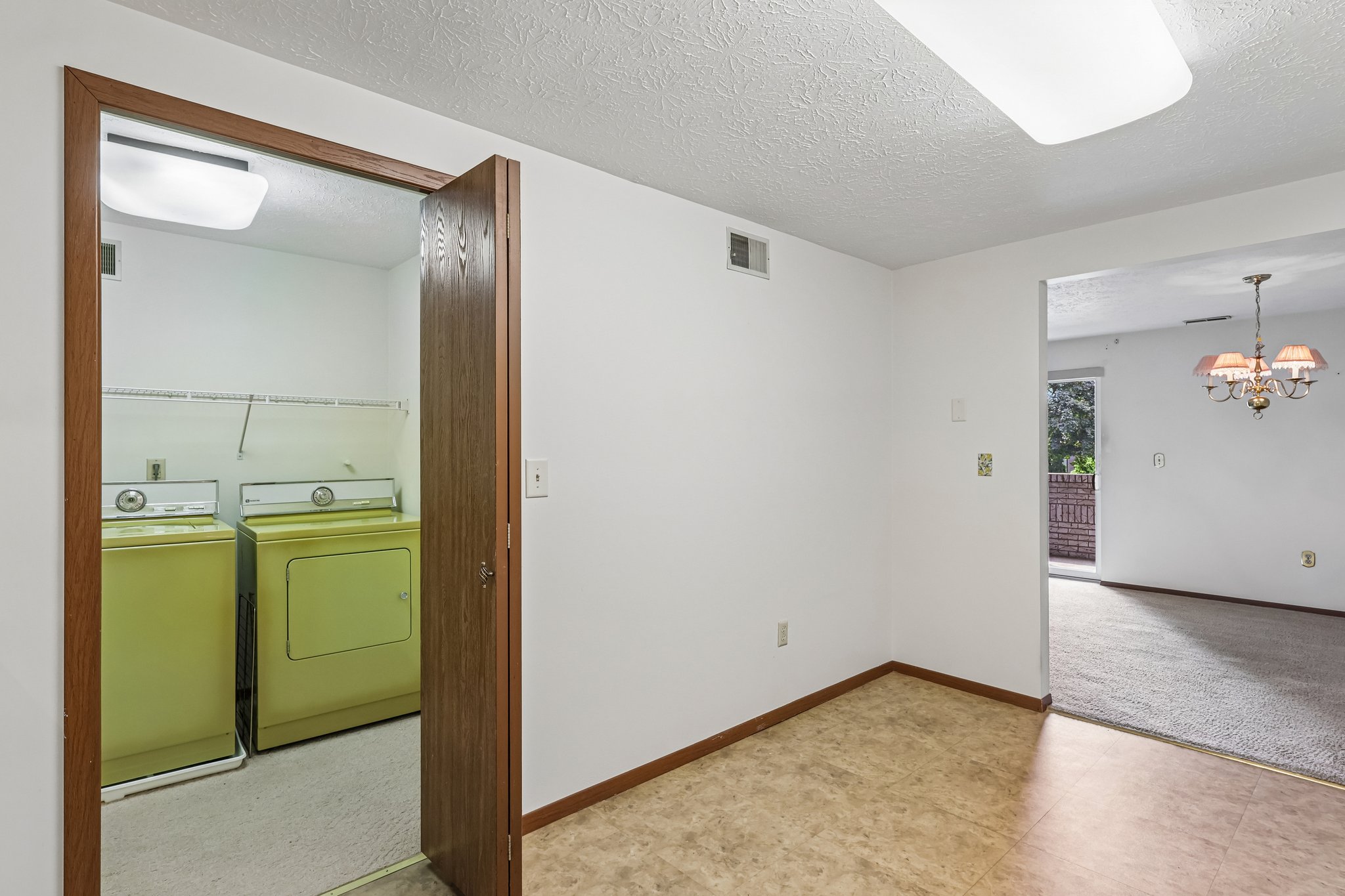 Woodstone Ln 33-S1108-017.jpg