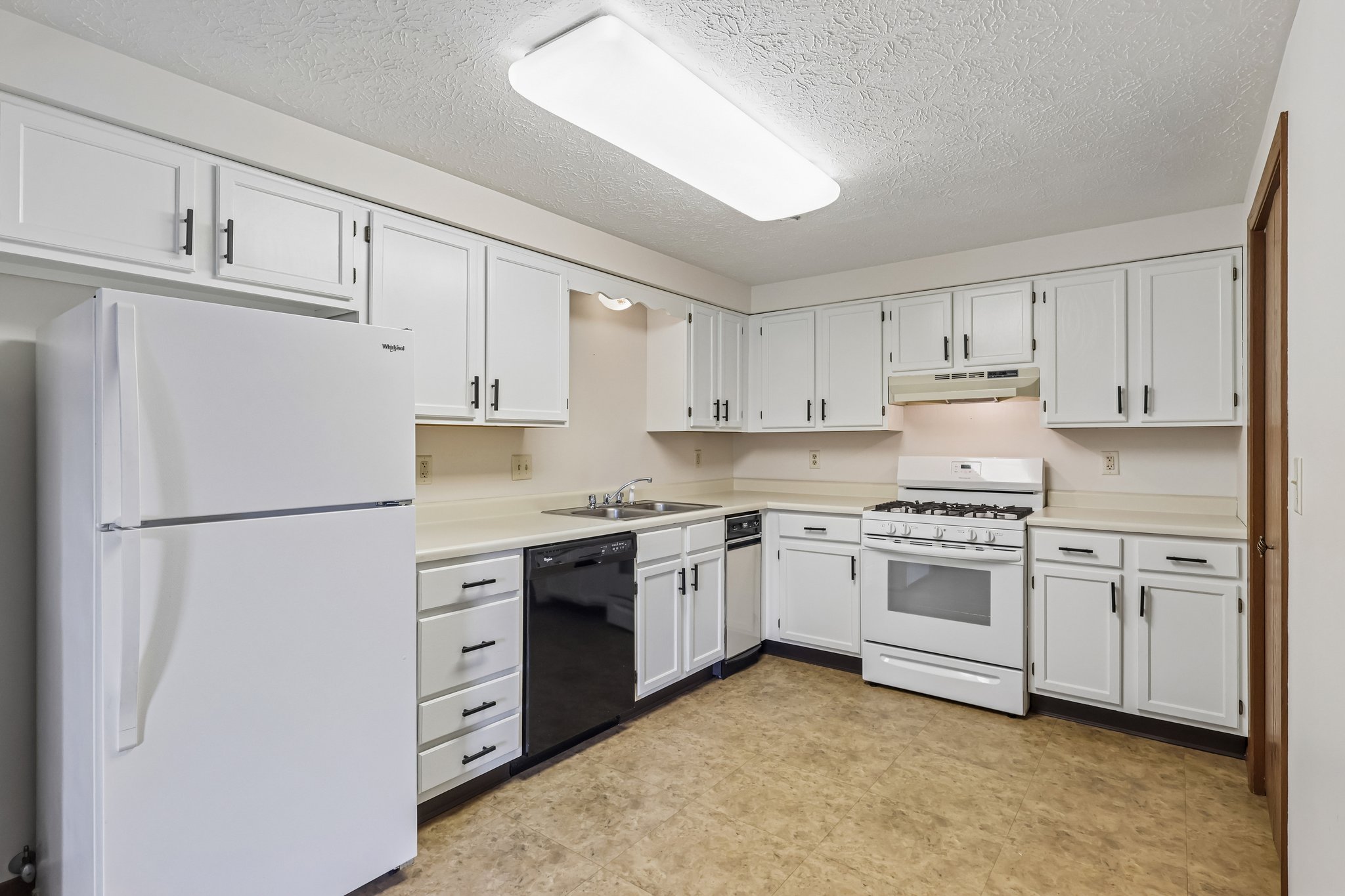 Woodstone Ln 33-S1108-018.jpg