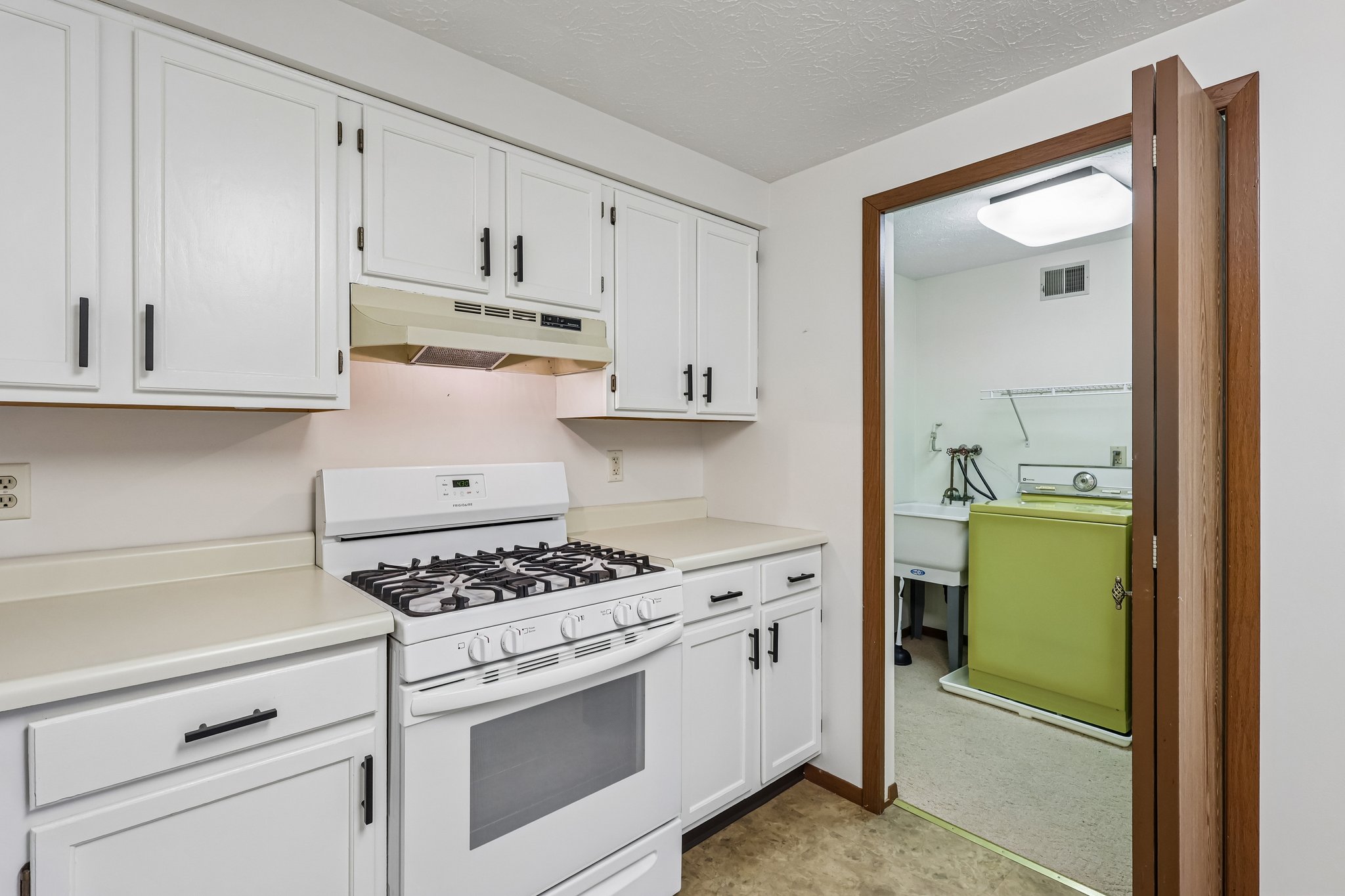 Woodstone Ln 33-S1108-020.jpg