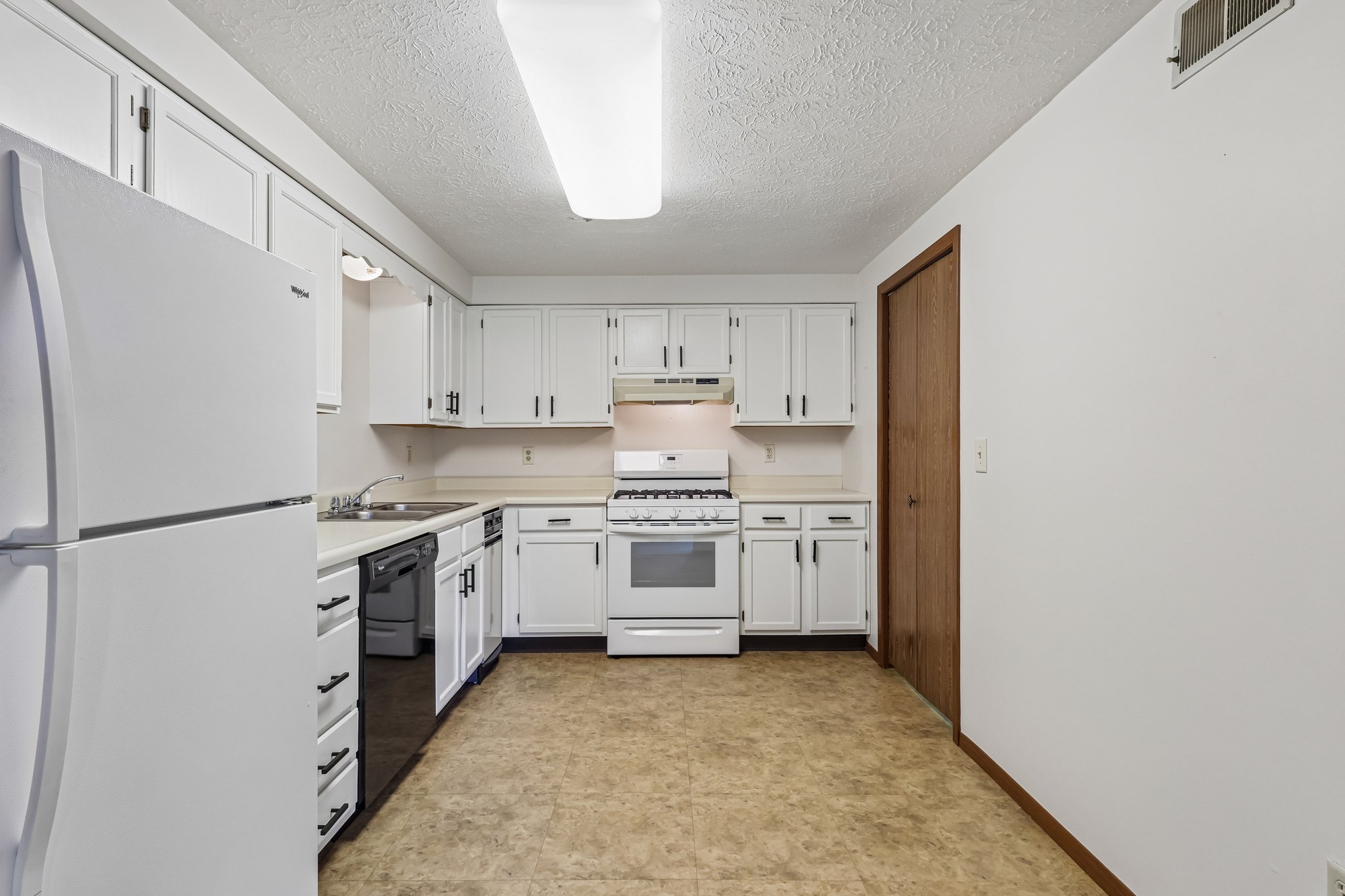 Woodstone Ln 33-S1108-021.jpg