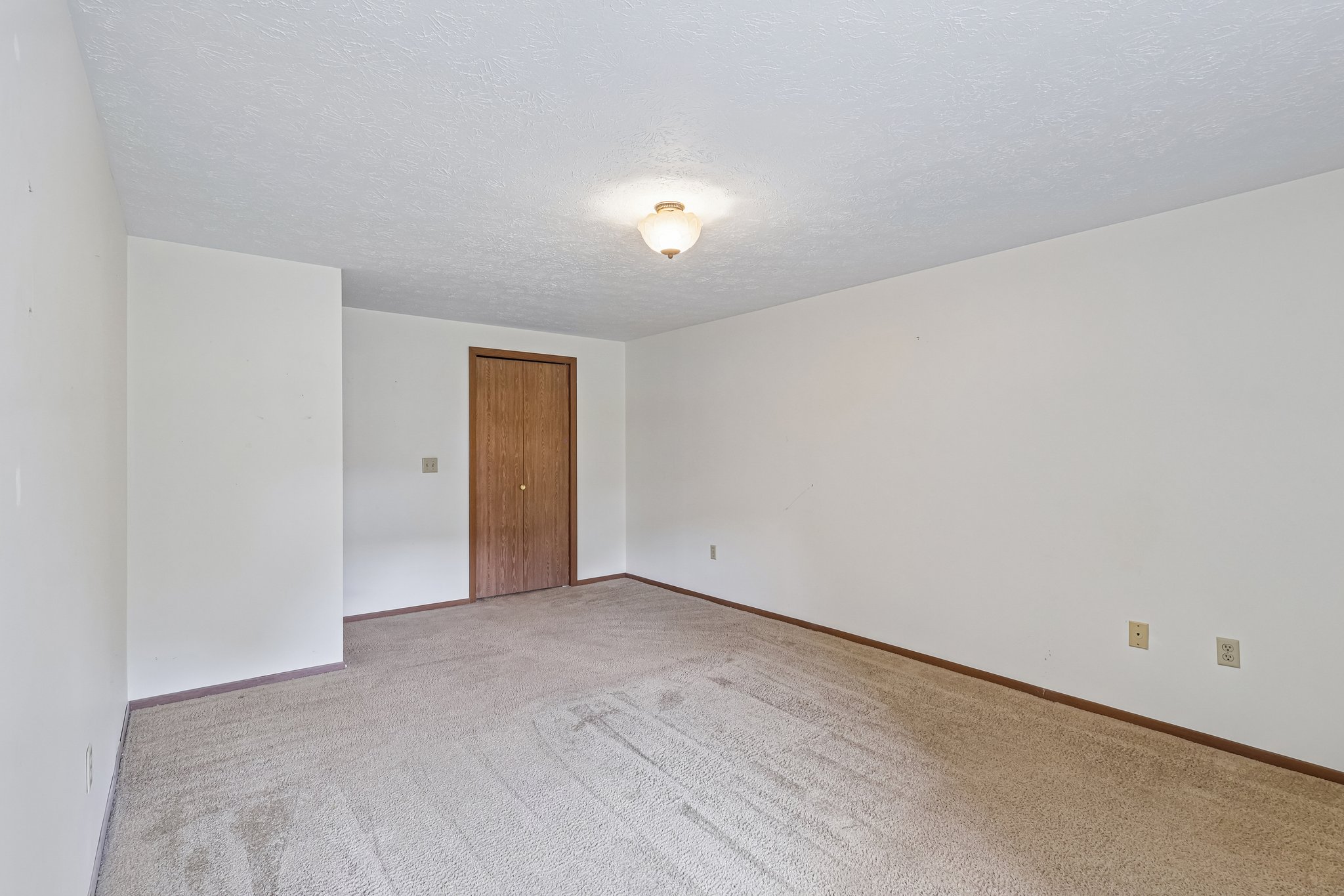 Woodstone Ln 33-S1108-026.jpg