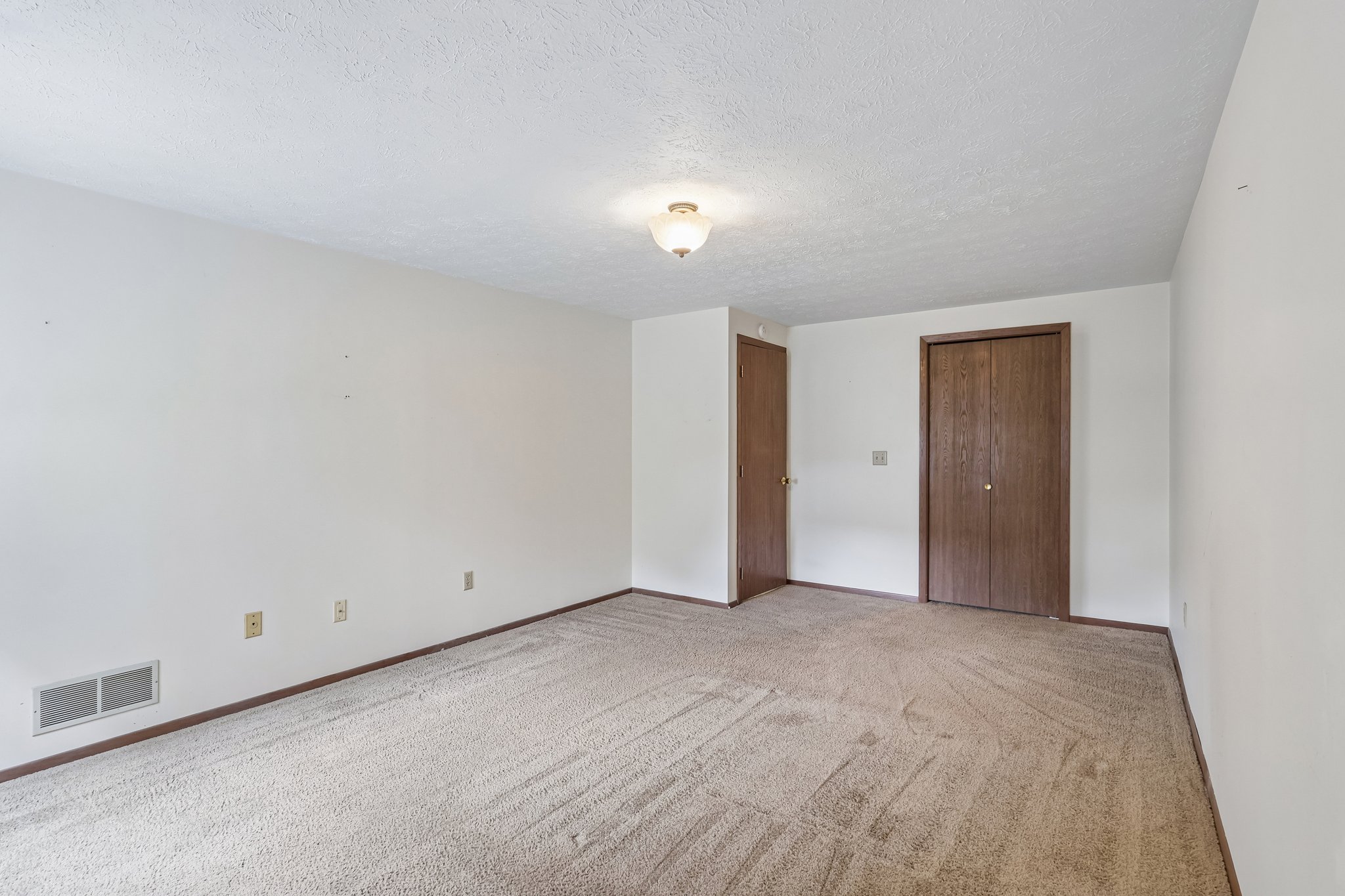 Woodstone Ln 33-S1108-027.jpg