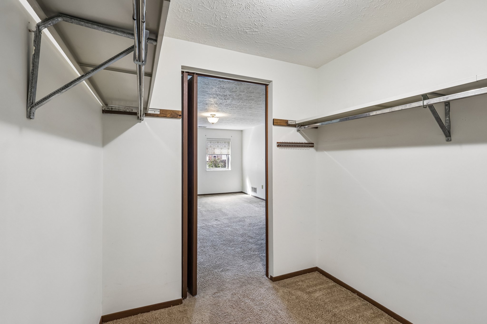 Woodstone Ln 33-S1108-030.jpg