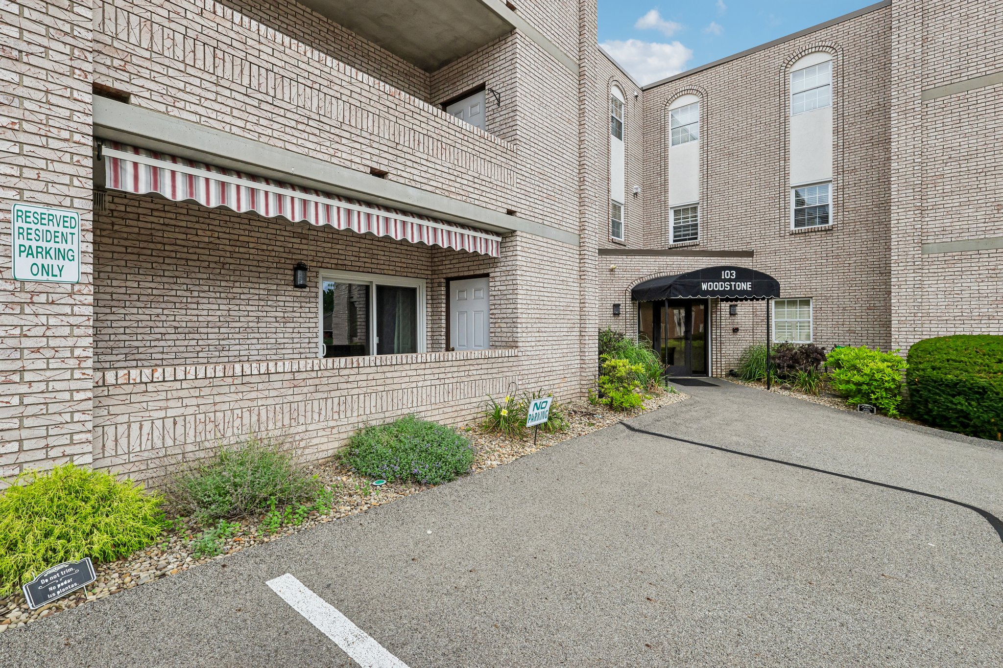 Woodstone Ln 33-S1108-032.jpg