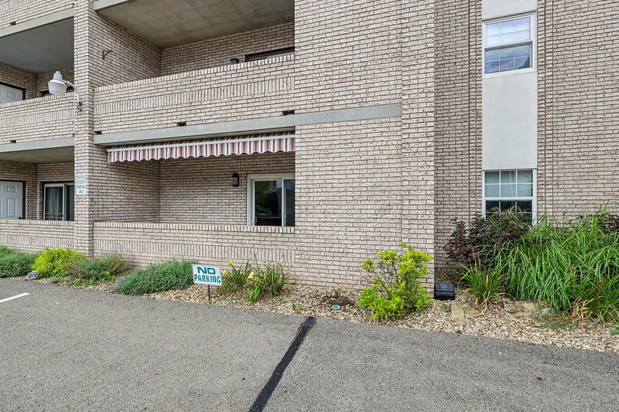 Woodstone Ln 33-S1108-033.jpg