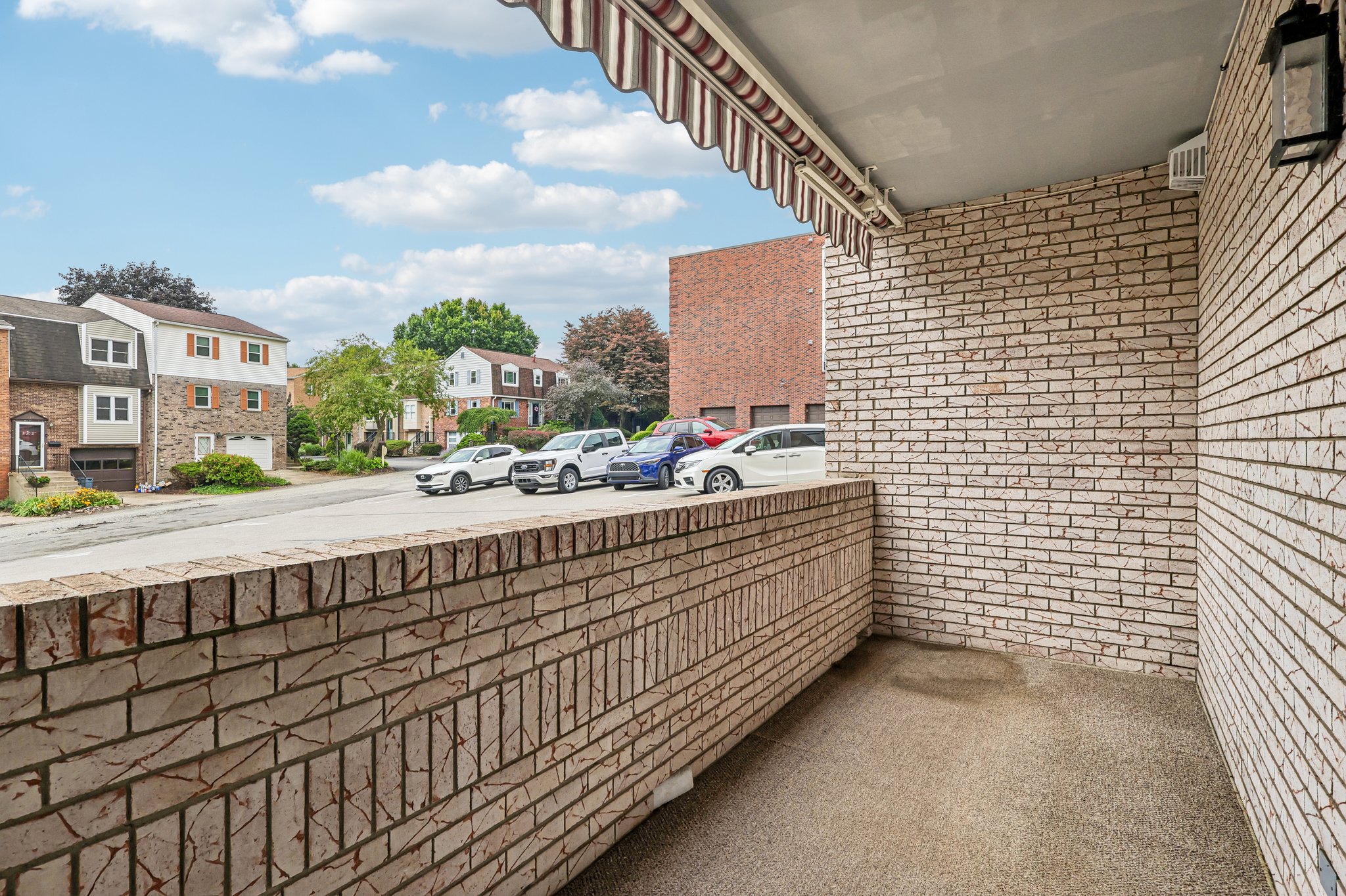 Woodstone Ln 33-S1108-037.jpg