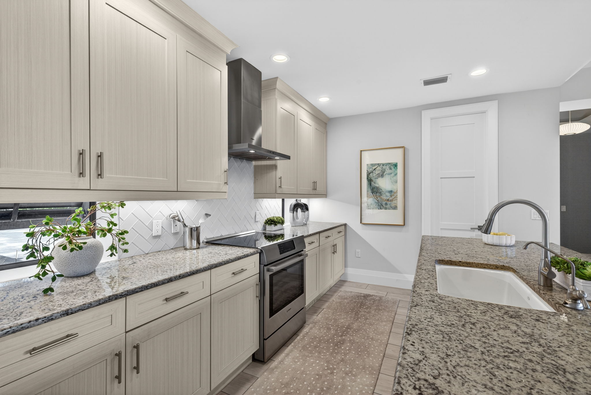 Kitchen 1 of 2